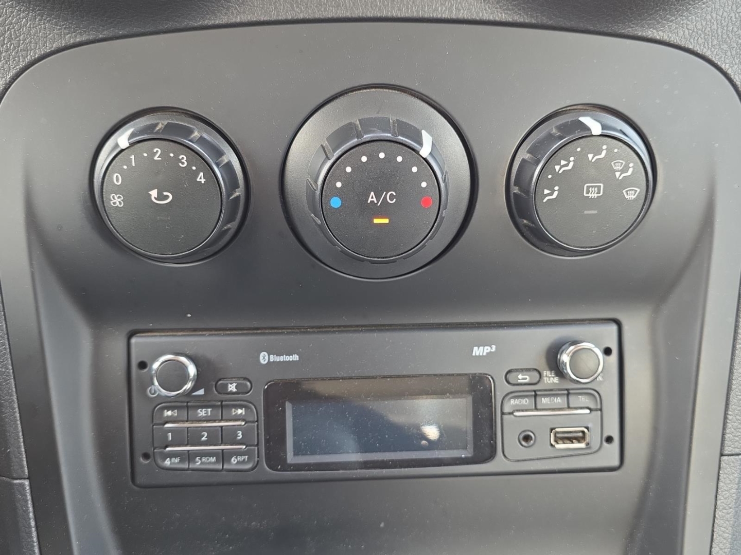 Mercedes-Benz Citan Klima,Anhängerkupplung, Sitzheizung, PDC, limonitbraun metallic – Bild 16