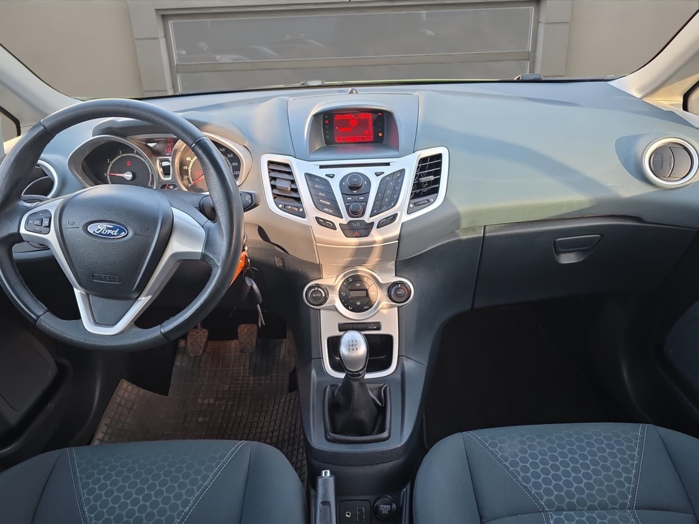 Ford Fiesta Titanium 1.4,Climatronic,beh.Frontsch.,PDC, squeeze (gruen) – Bild 11