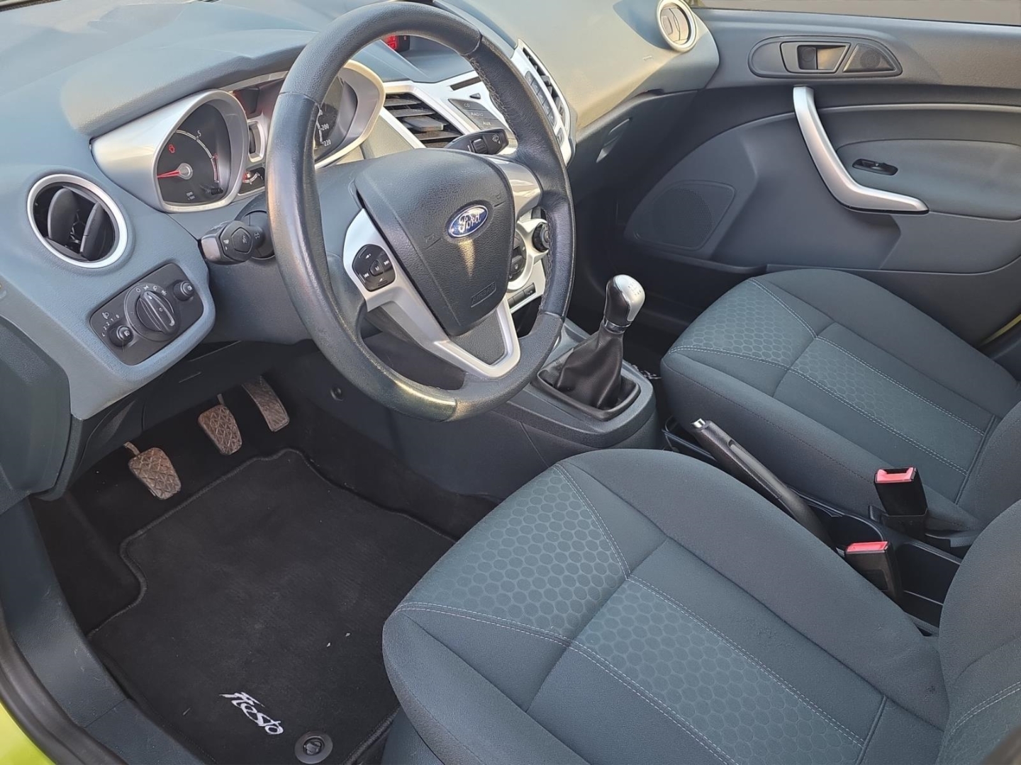 Ford Fiesta Titanium 1.4,Climatronic,beh.Frontsch.,PDC, squeeze (gruen) – Bild 13