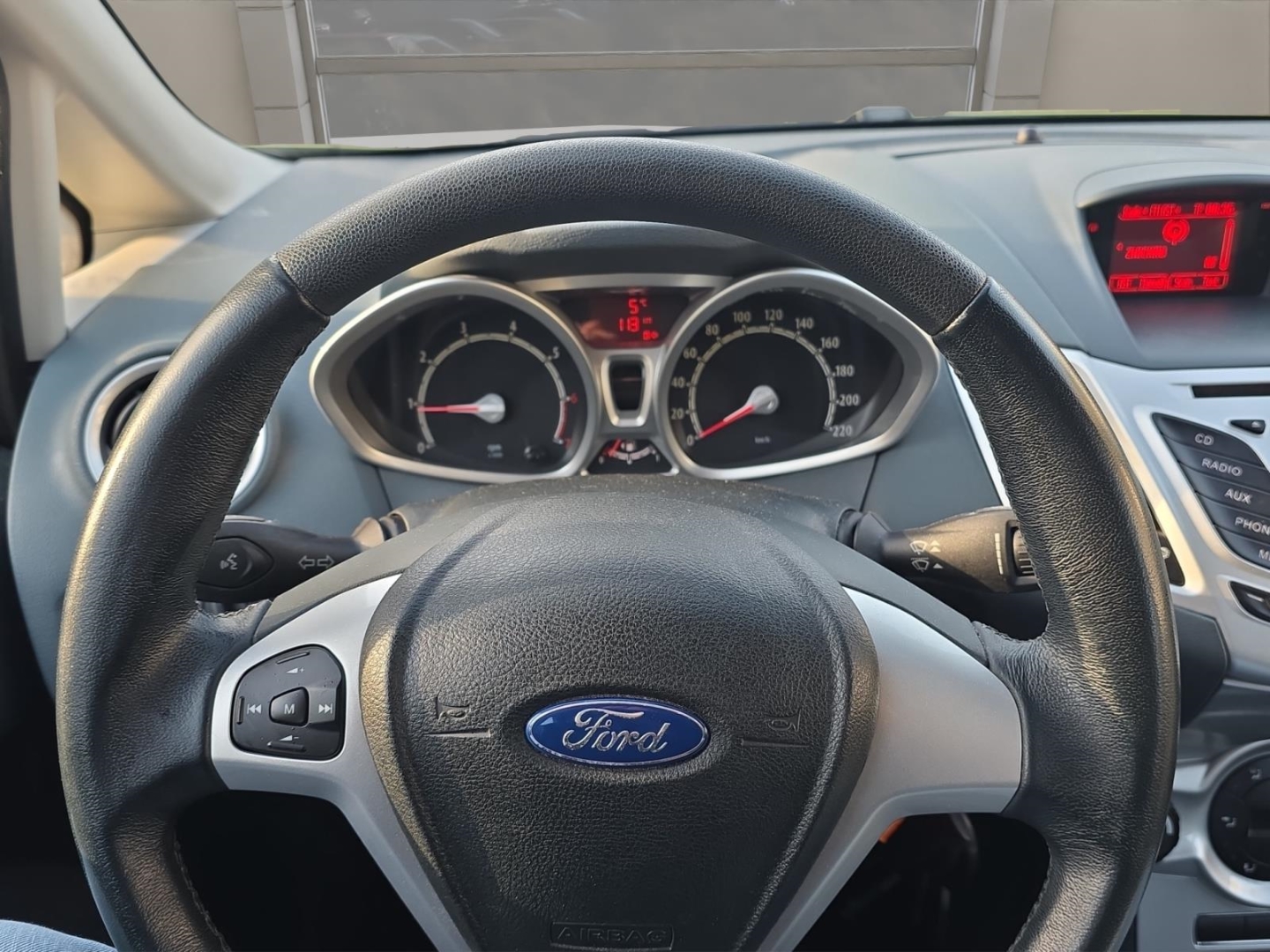 Ford Fiesta Titanium 1.4,Climatronic,beh.Frontsch.,PDC, squeeze (gruen) – Bild 15