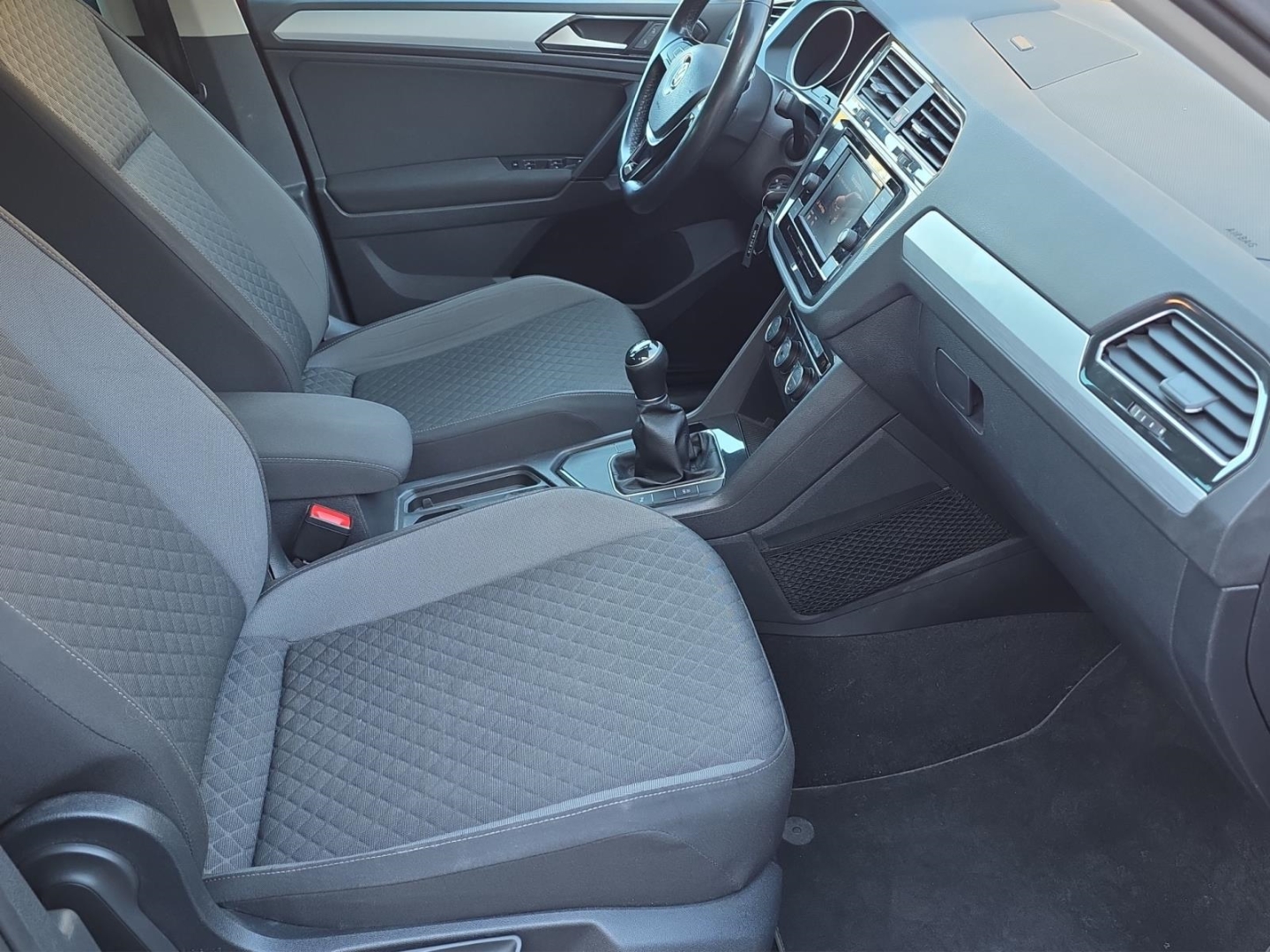 VW Tiguan 2.0 TDI,Climatronic,Standheizung, ACC,PDC, ruby red metallic (rot) – Bild 9