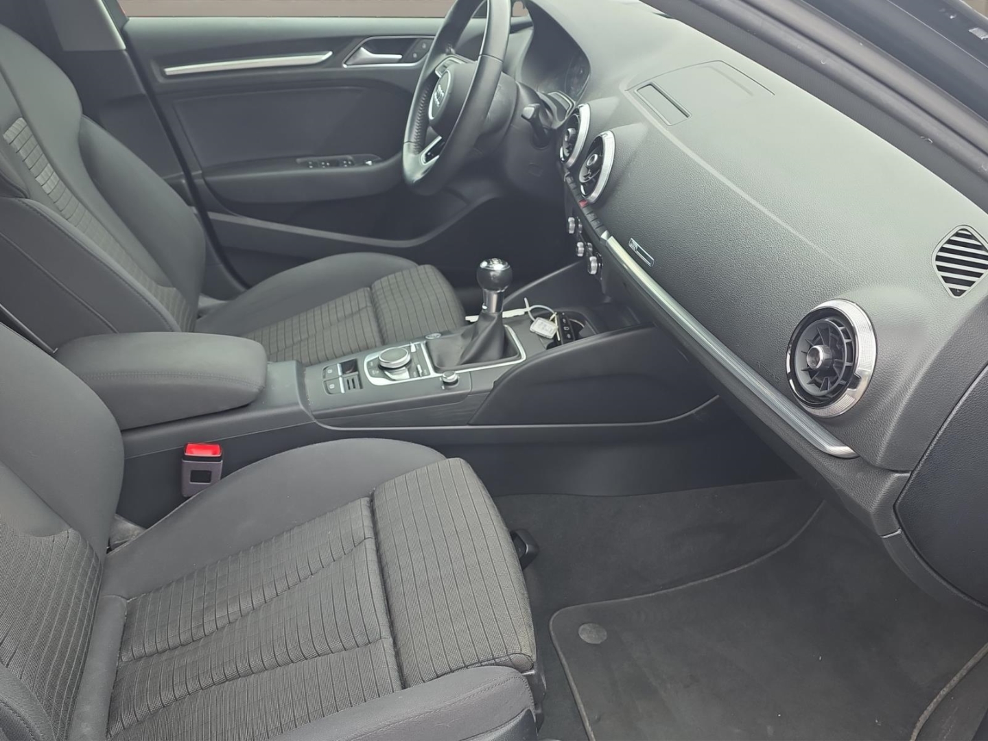 Audi A3 Sport 1.5 TFSI,Climatronic,Xenon,Navi,Rückfahrkamera, nanograu metallic – Bild 9