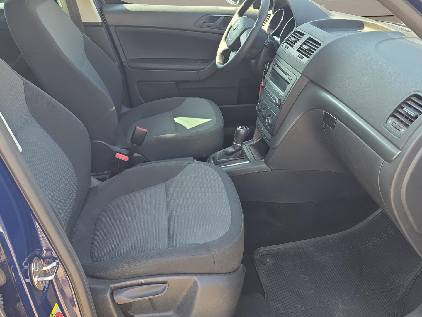 Skoda Yeti Plus Edition 4x4,Klima Sitzheizung,Parksensoren, pacific-blau – Bild 9