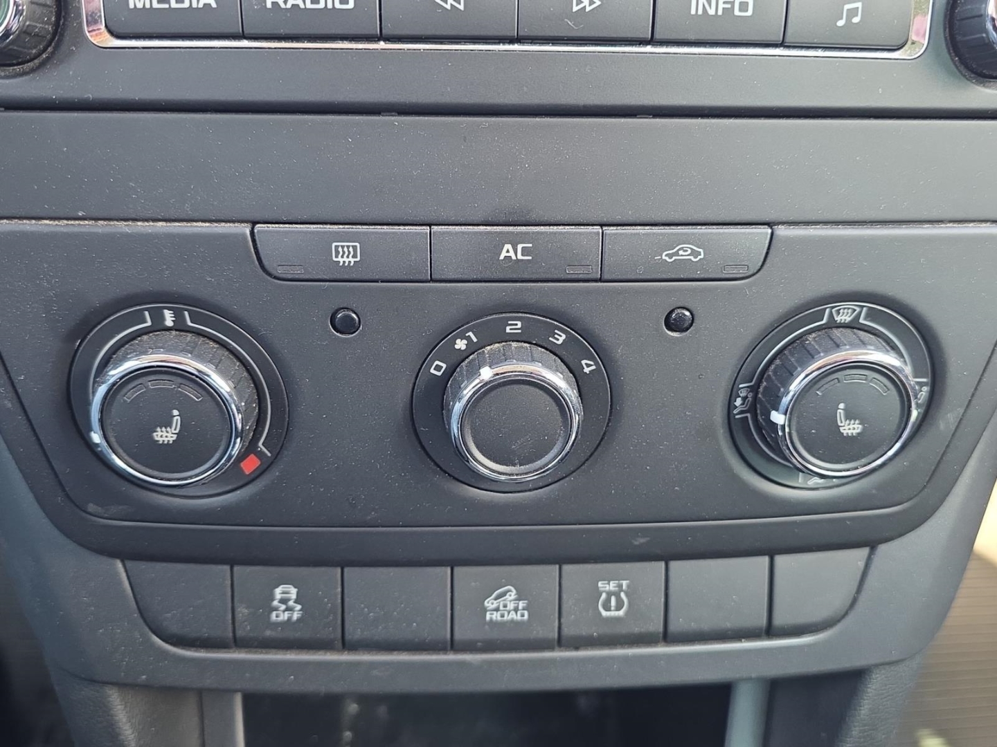 Skoda Yeti Plus Edition 4x4,Klima Sitzheizung,Parksensoren, pacific-blau – Bild 17