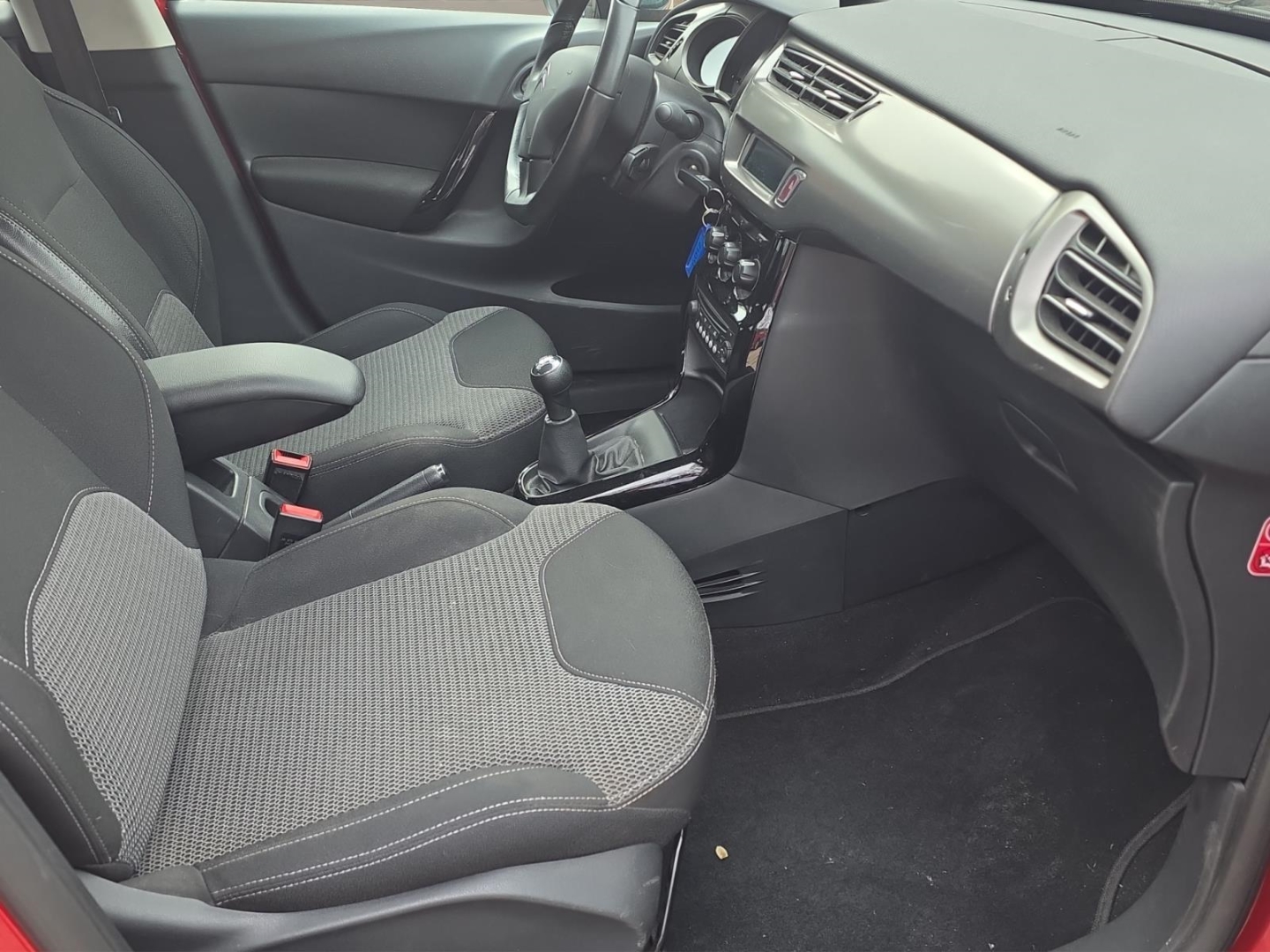 Citroen C3 Selection 1.0, Klima, PDC, Tempomat, lackierung rot rubi/metallic-lackierung mit schutzlack – Bild 9