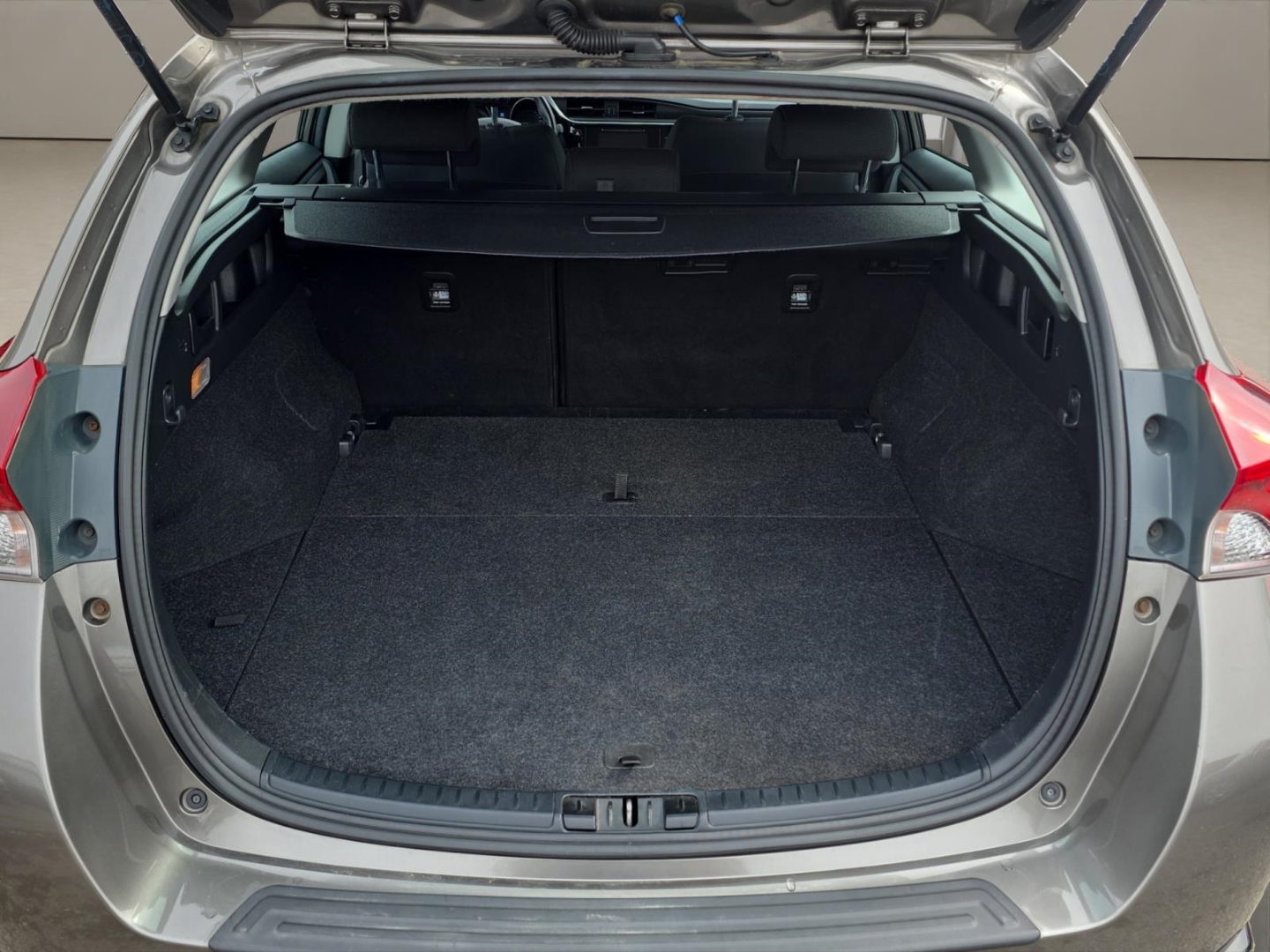 Toyota Auris Touring Sports Hybrid 1.8,Climatronic,R.kamera,Sitzh.,Tempomat, gray metallic (grau) – Bild 12