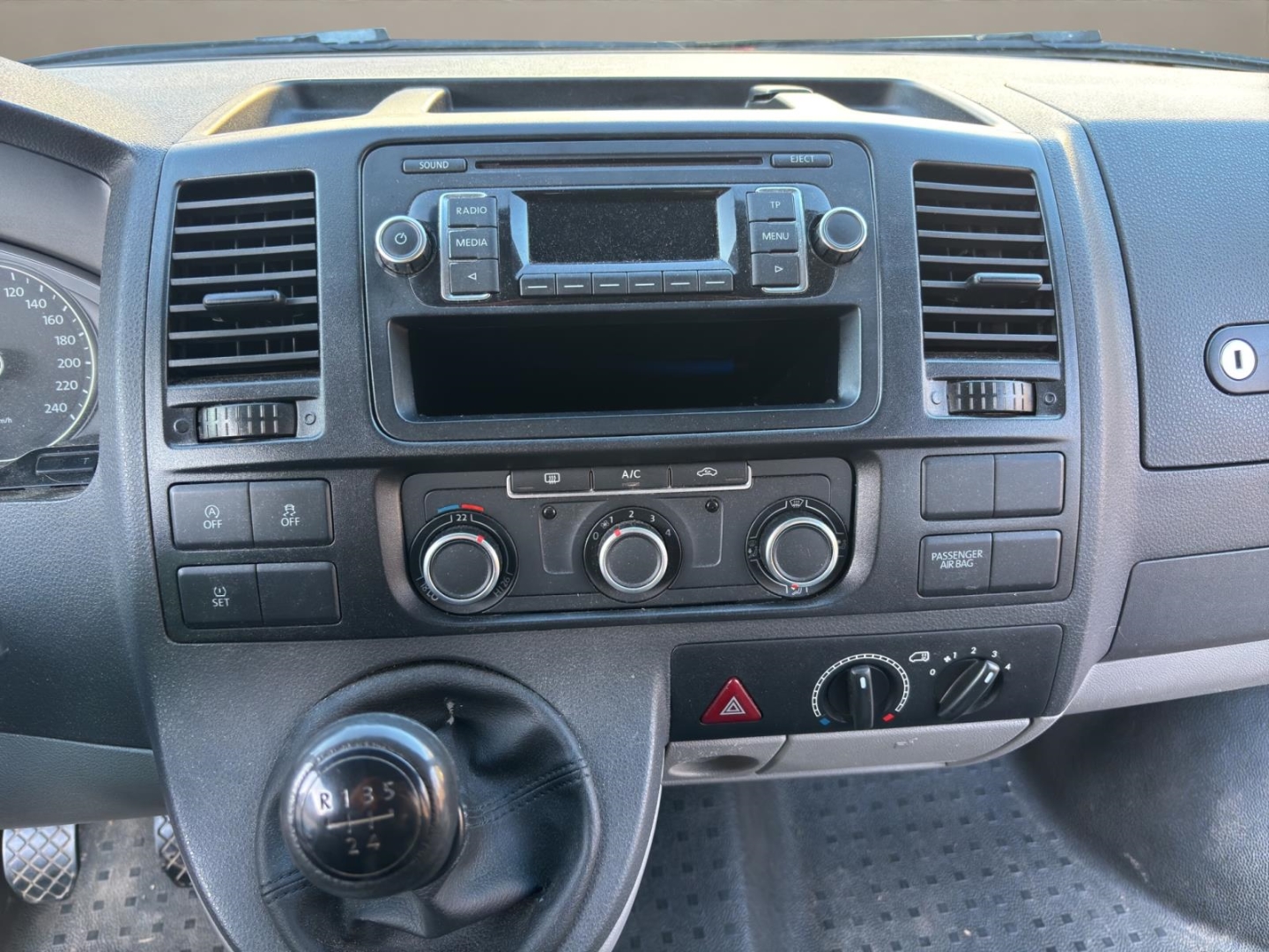 VW Transporter T5 lang ,Klima, Tempomat,Berganfahrass.,Kollisionswarner, rot – Bild 16