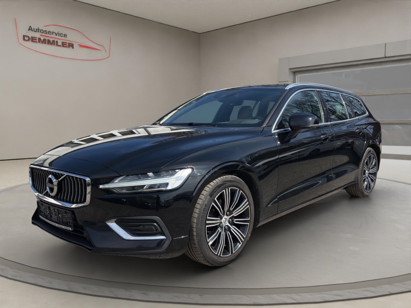 Volvo V60 Inscription 2.0 D,LED,Climatronic,AHK,Navi,Pano-Dach,R.Kamera, black solid stone / solid (schwarz)