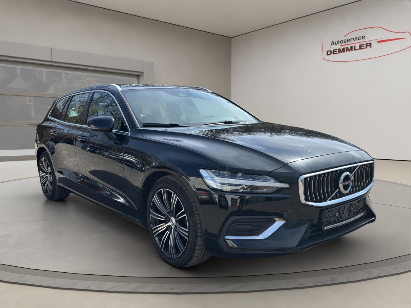 Volvo V60 Inscription 2.0 D,LED,Climatronic,AHK,Navi,Pano-Dach,R.Kamera, black solid stone / solid (schwarz) – Bild 3