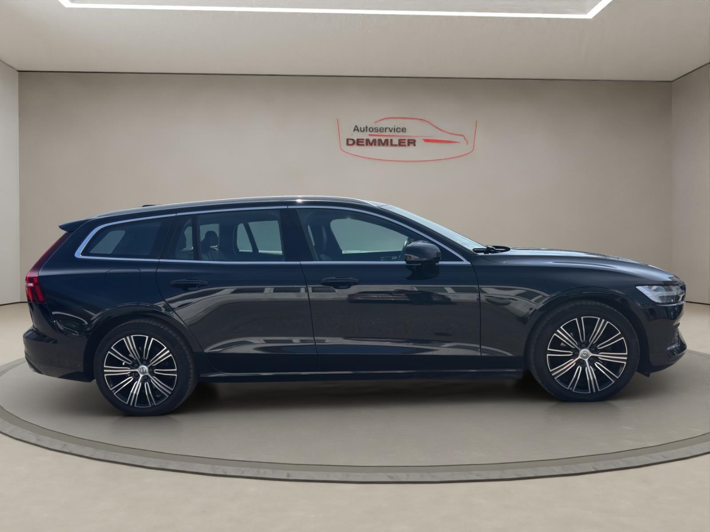 Volvo V60 Inscription 2.0 D,LED,Climatronic,AHK,Navi,Pano-Dach,R.Kamera, black solid stone / solid (schwarz) – Bild 4