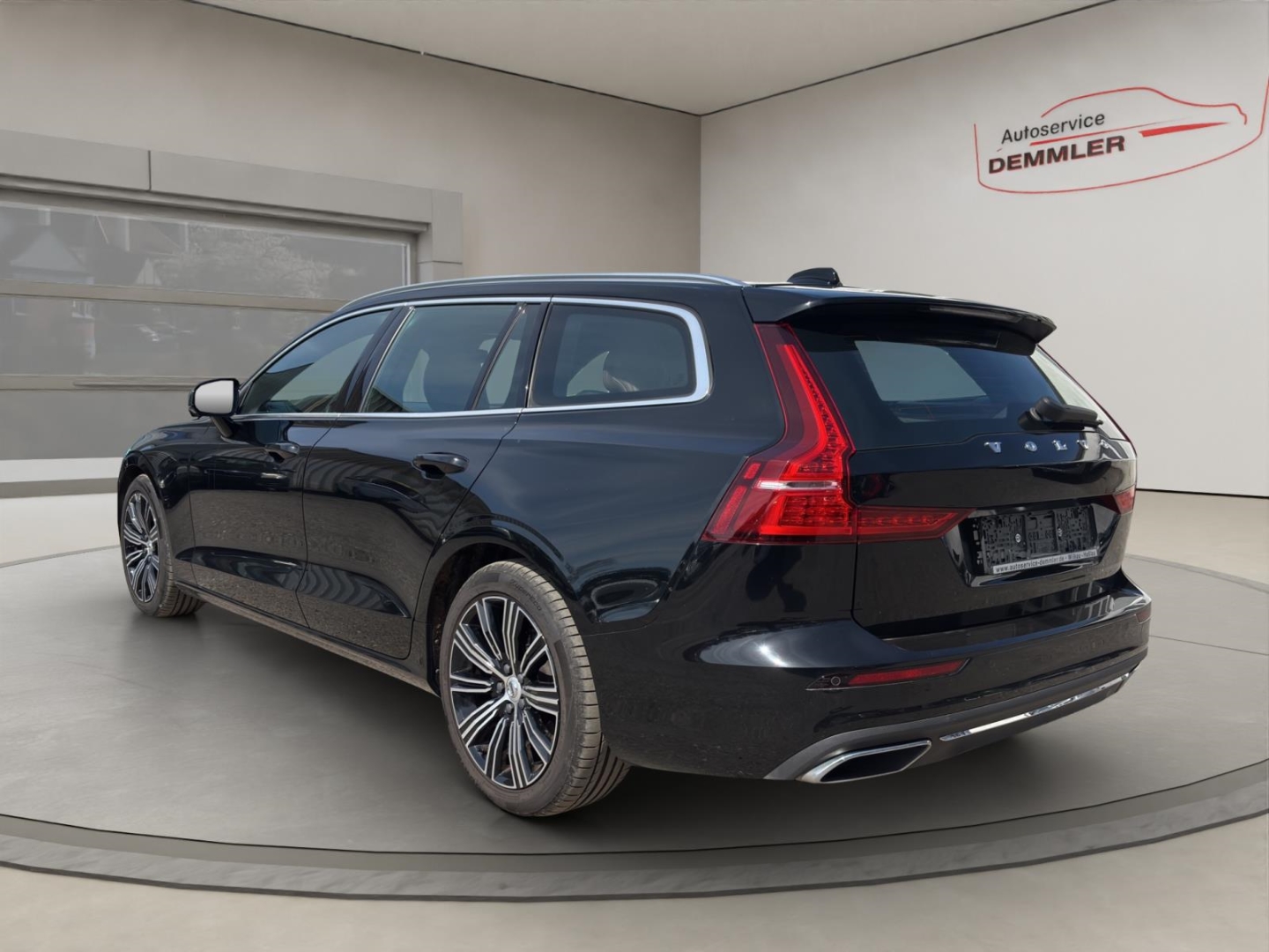Volvo V60 Inscription 2.0 D,LED,Climatronic,AHK,Navi,Pano-Dach,R.Kamera, black solid stone / solid (schwarz) – Bild 7