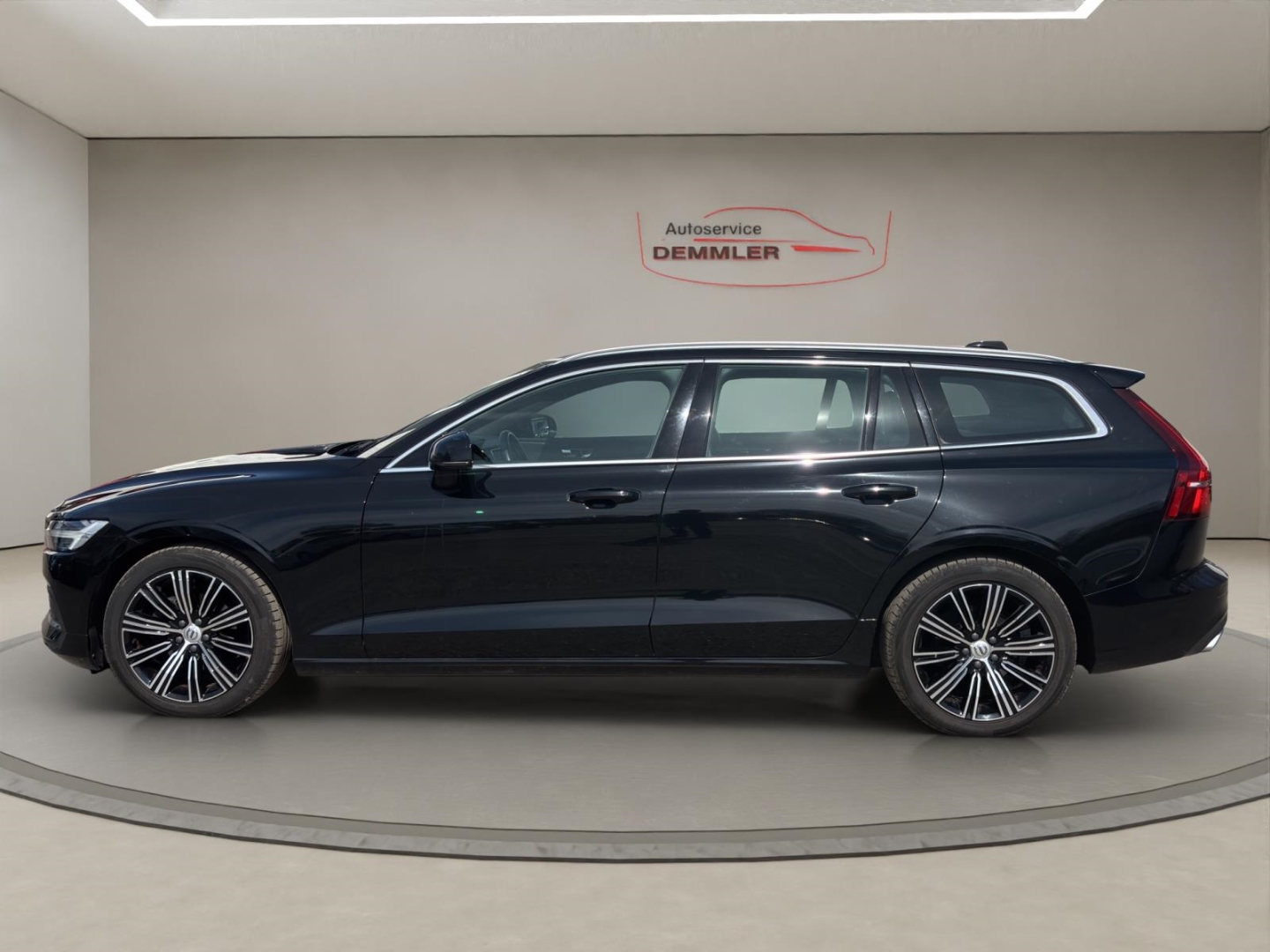 Volvo V60 Inscription 2.0 D,LED,Climatronic,AHK,Navi,Pano-Dach,R.Kamera, black solid stone / solid (schwarz) – Bild 8