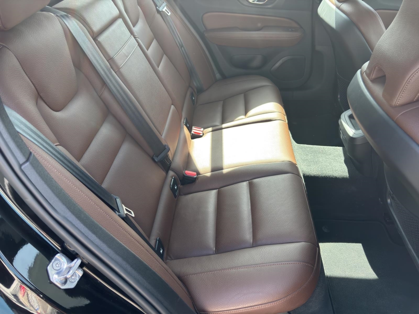 Volvo V60 Inscription 2.0 D,LED,Climatronic,AHK,Navi,Pano-Dach,R.Kamera, black solid stone / solid (schwarz) – Bild 10