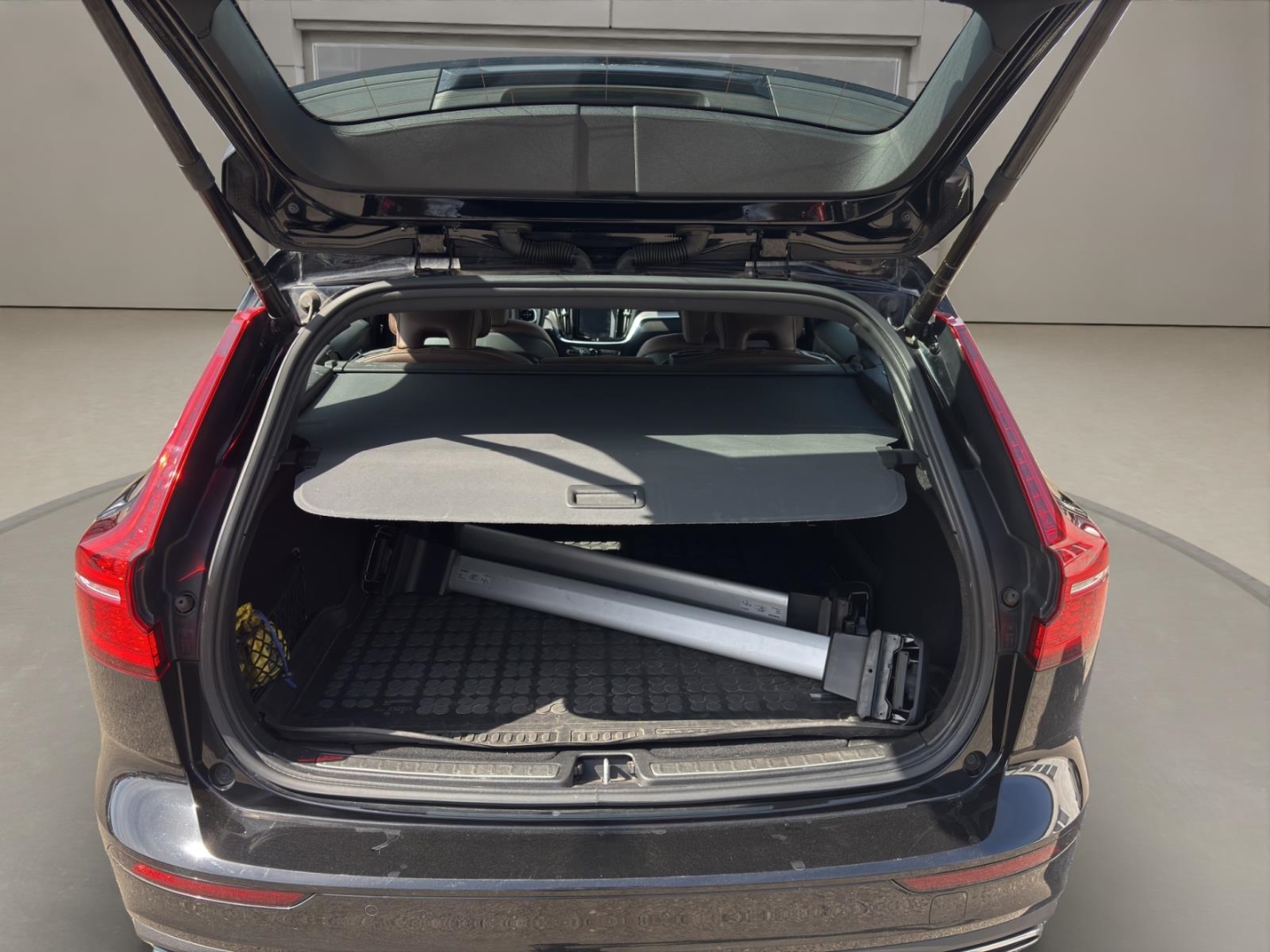 Volvo V60 Inscription 2.0 D,LED,Climatronic,AHK,Navi,Pano-Dach,R.Kamera, black solid stone / solid (schwarz) – Bild 12