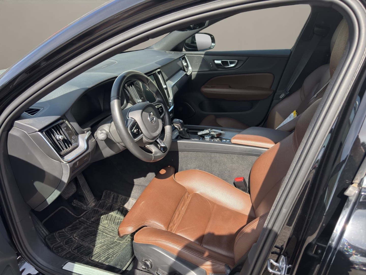 Volvo V60 Inscription 2.0 D,LED,Climatronic,AHK,Navi,Pano-Dach,R.Kamera, black solid stone / solid (schwarz) – Bild 13