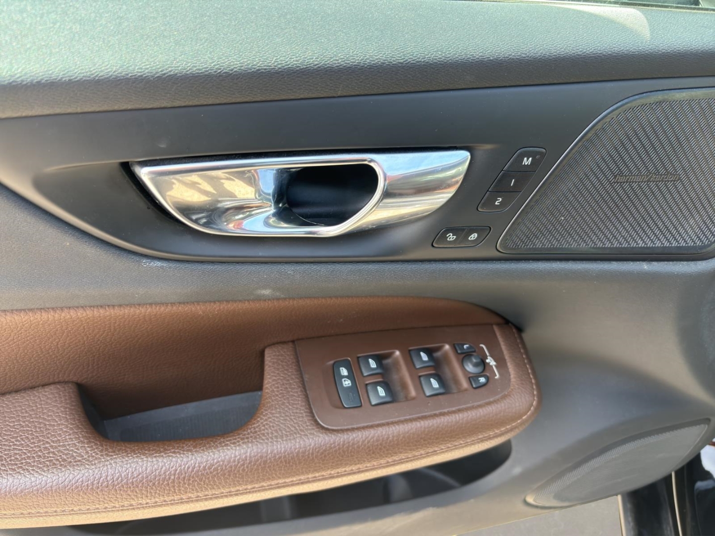 Volvo V60 Inscription 2.0 D,LED,Climatronic,AHK,Navi,Pano-Dach,R.Kamera, black solid stone / solid (schwarz) – Bild 14