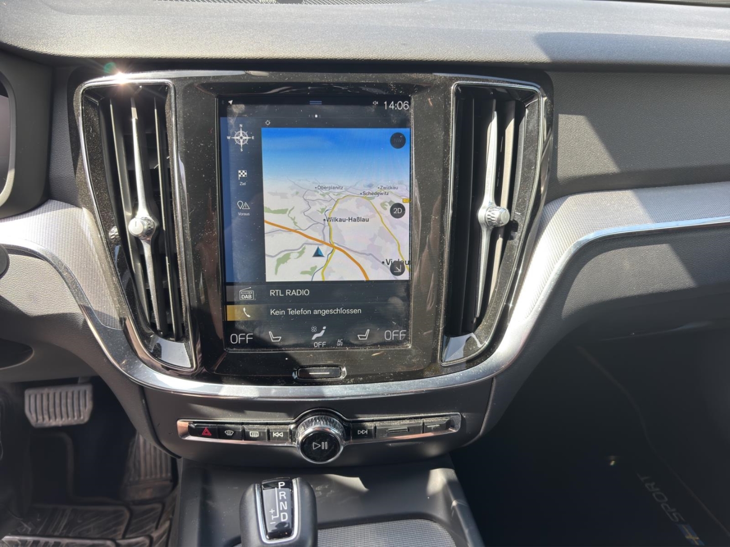 Volvo V60 Inscription 2.0 D,LED,Climatronic,AHK,Navi,Pano-Dach,R.Kamera, black solid stone / solid (schwarz) – Bild 16