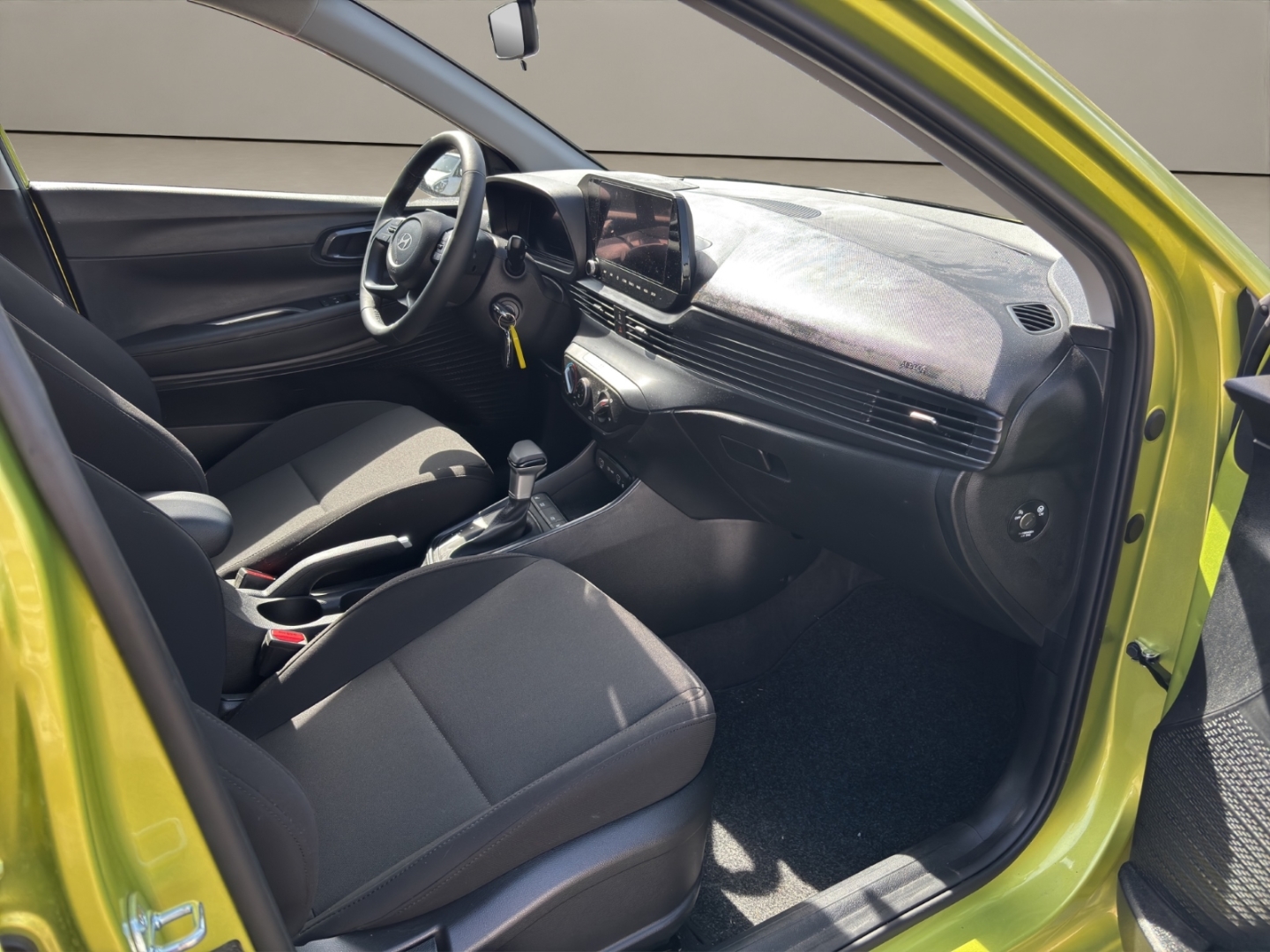 Hyundai i20 1.0,Automatik,Navi,Klima,Tempomat,Sitzheizung,PDC, lucid lime / met (gelb) – Bild 9