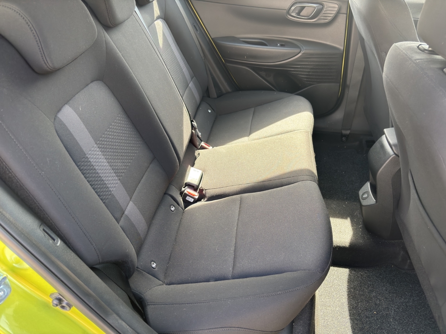 Hyundai i20 1.0,Automatik,Navi,Klima,Tempomat,Sitzheizung,PDC, lucid lime / met (gelb) – Bild 10