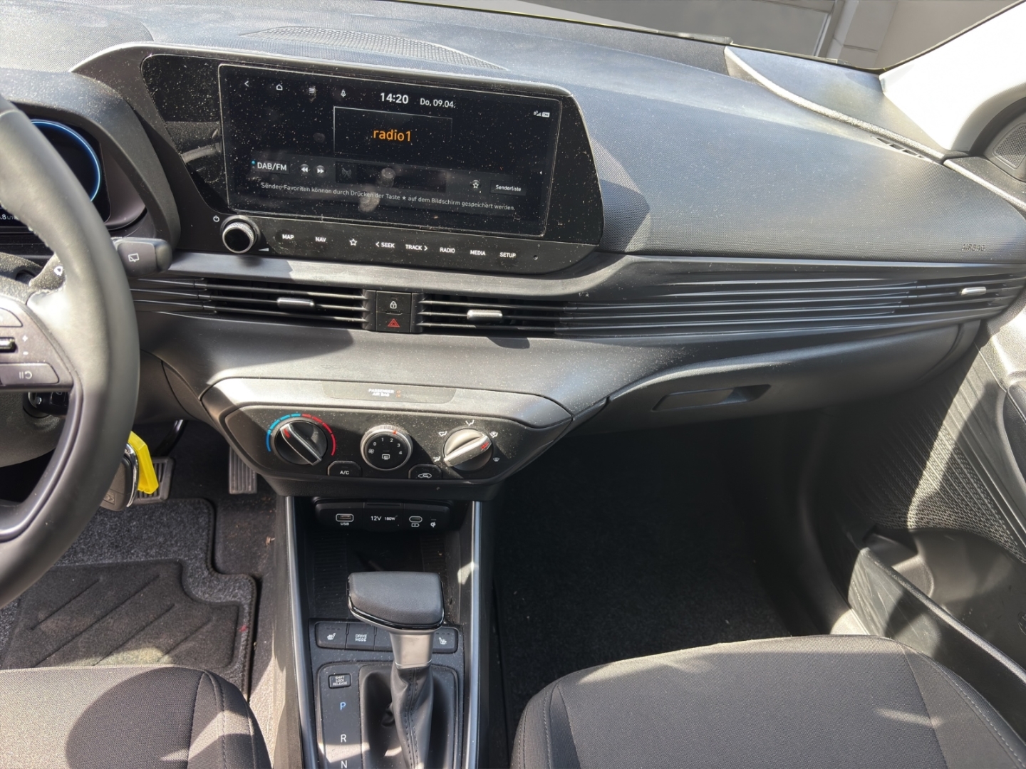 Hyundai i20 1.0,Automatik,Navi,Klima,Tempomat,Sitzheizung,PDC, lucid lime / met (gelb) – Bild 15