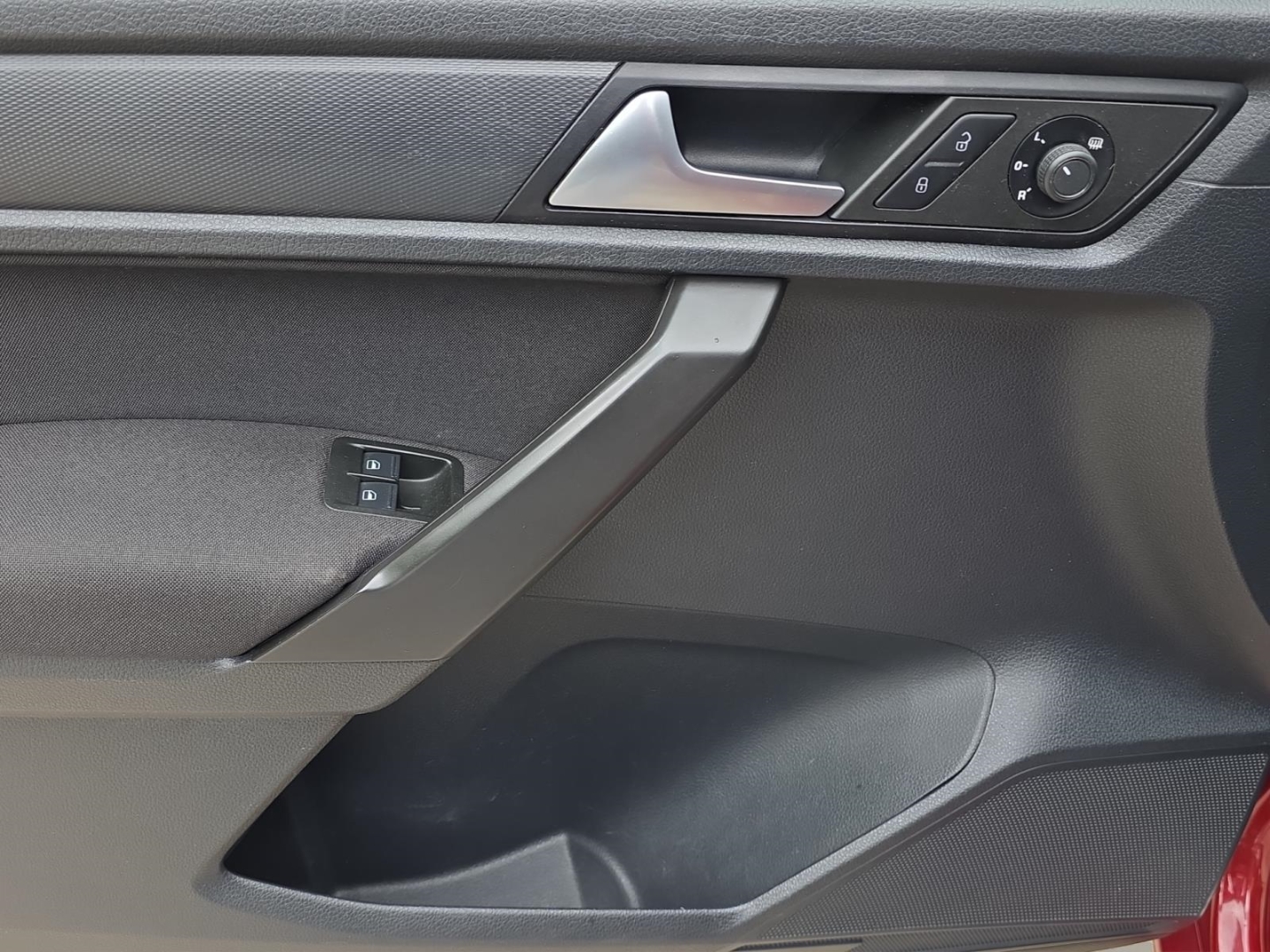 VW Caddy Generation Four 2.0 TDI 4x4,AHK,Xenon,Navi,Standheizung, fortanarot metallic – Bild 14