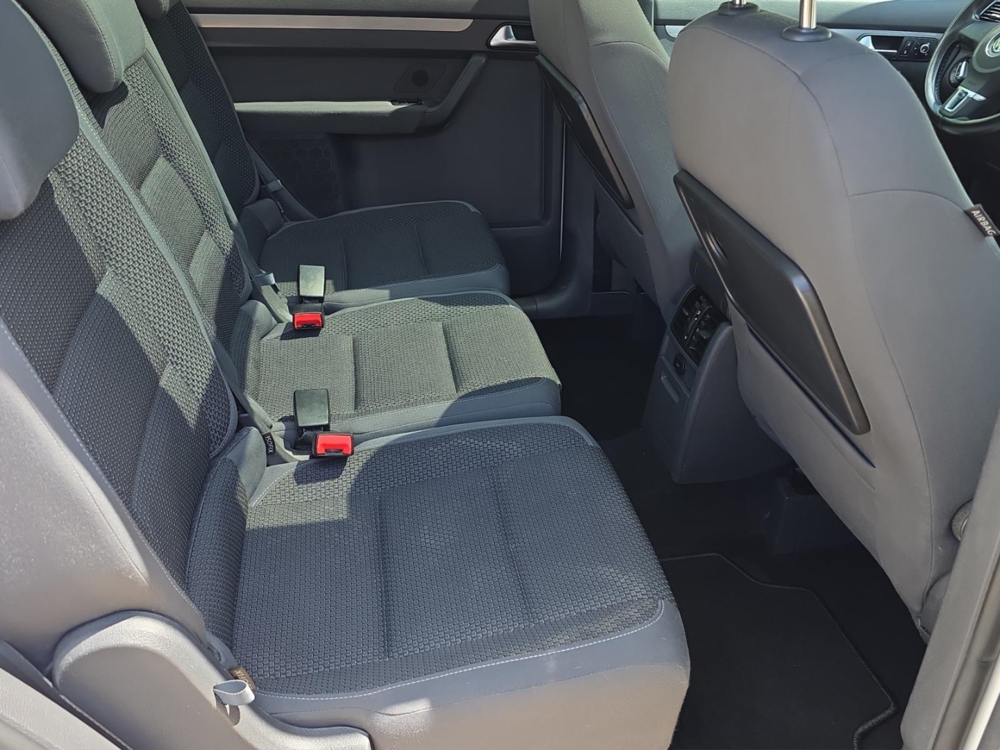 VW Touran 1.6 TDI, 7-Si, Climatronic,Pano-Dach,Tempomat,PDC, candy-weiß – Bild 10
