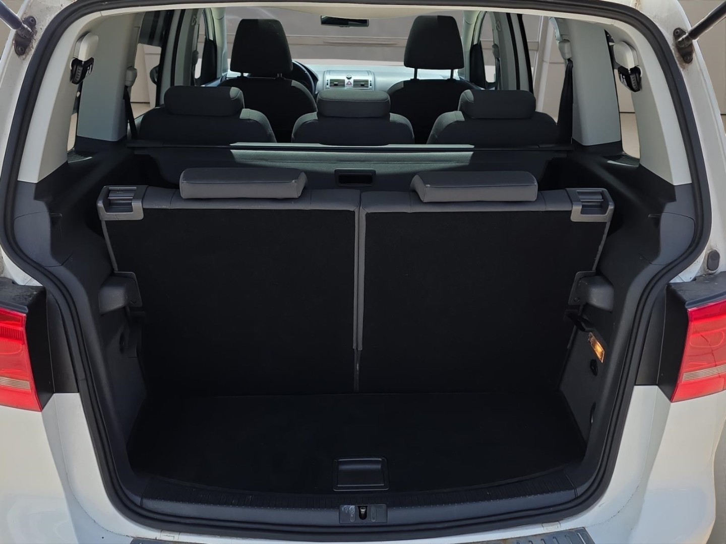 VW Touran 1.6 TDI, 7-Si, Climatronic,Pano-Dach,Tempomat,PDC, candy-weiß – Bild 12