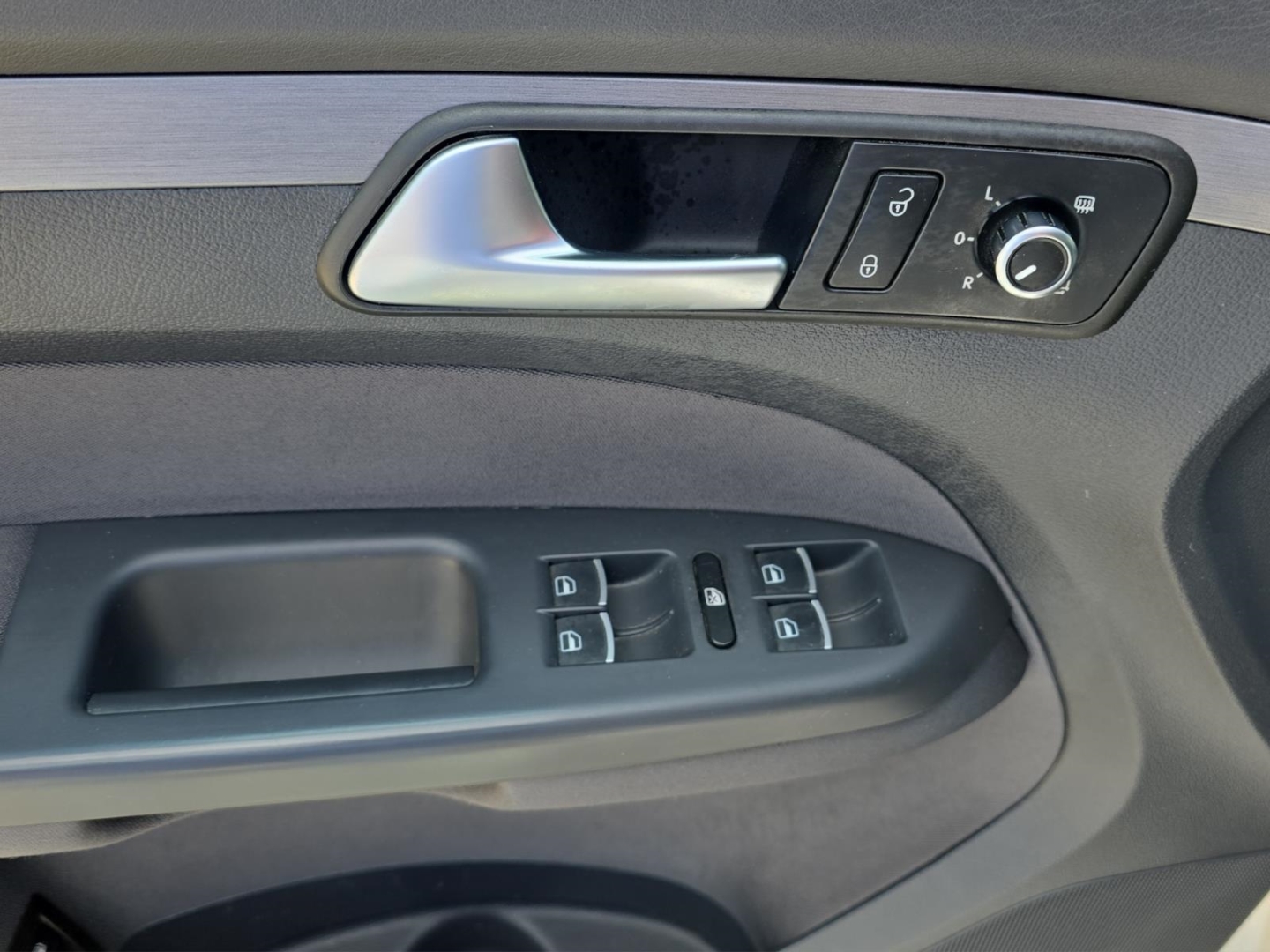 VW Touran 1.6 TDI, 7-Si, Climatronic,Pano-Dach,Tempomat,PDC, candy-weiß – Bild 14