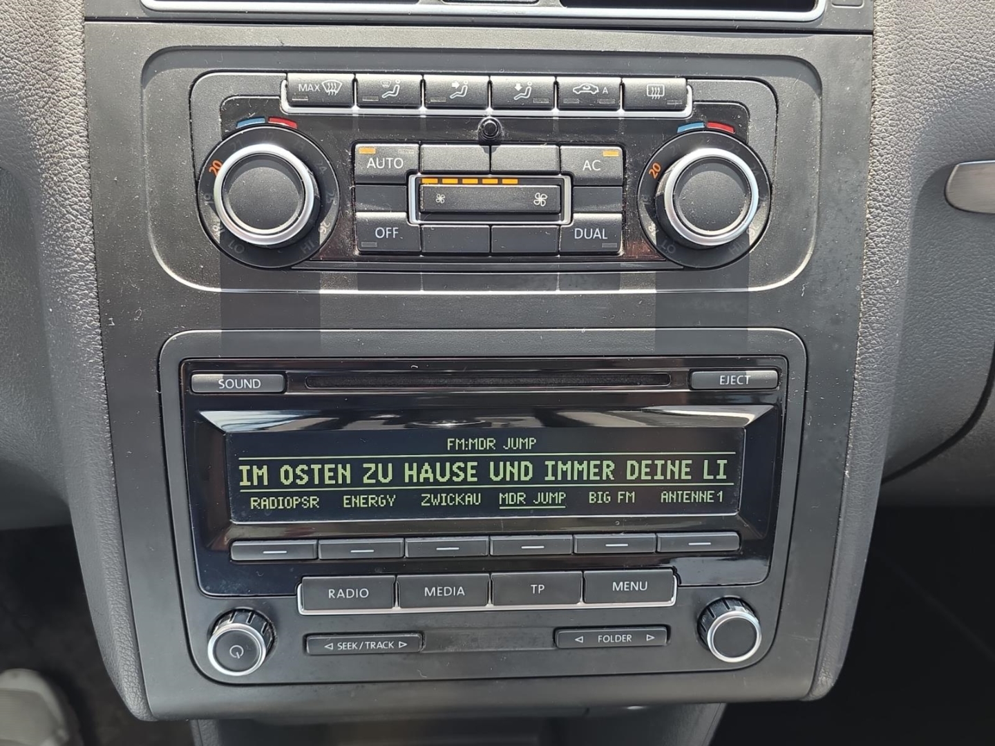 VW Touran 1.6 TDI, 7-Si, Climatronic,Pano-Dach,Tempomat,PDC, candy-weiß – Bild 16
