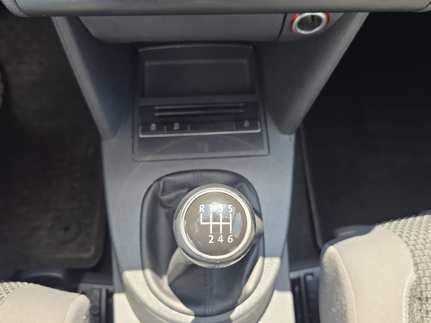 VW Touran 1.6 TDI, 7-Si, Climatronic,Pano-Dach,Tempomat,PDC, candy-weiß – Bild 17