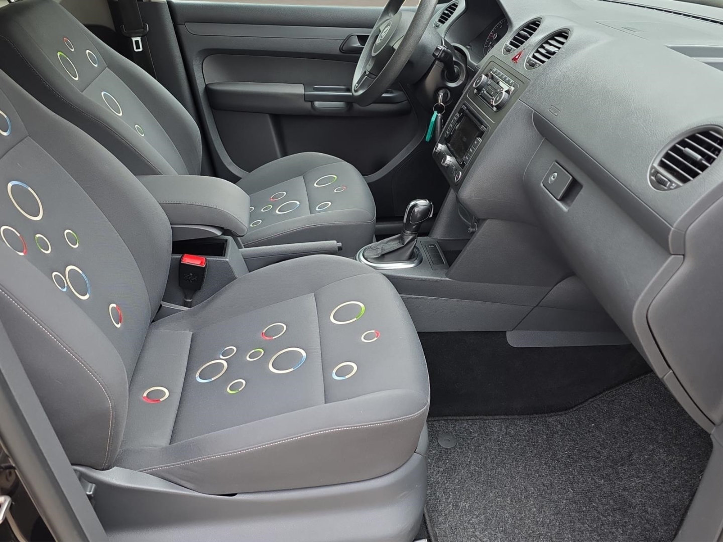 VW Caddy Roncalli 1.6 TDI DSG,Navi,Climatronic,Sitzh., deep black perleffekt (schwarz) – Bild 9