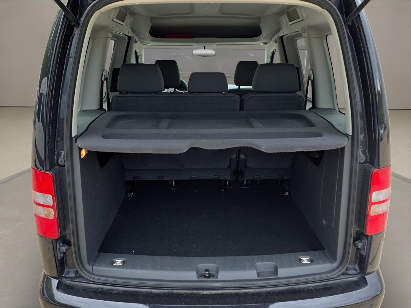 VW Caddy Roncalli 1.6 TDI DSG,Navi,Climatronic,Sitzh., deep black perleffekt (schwarz) – Bild 12