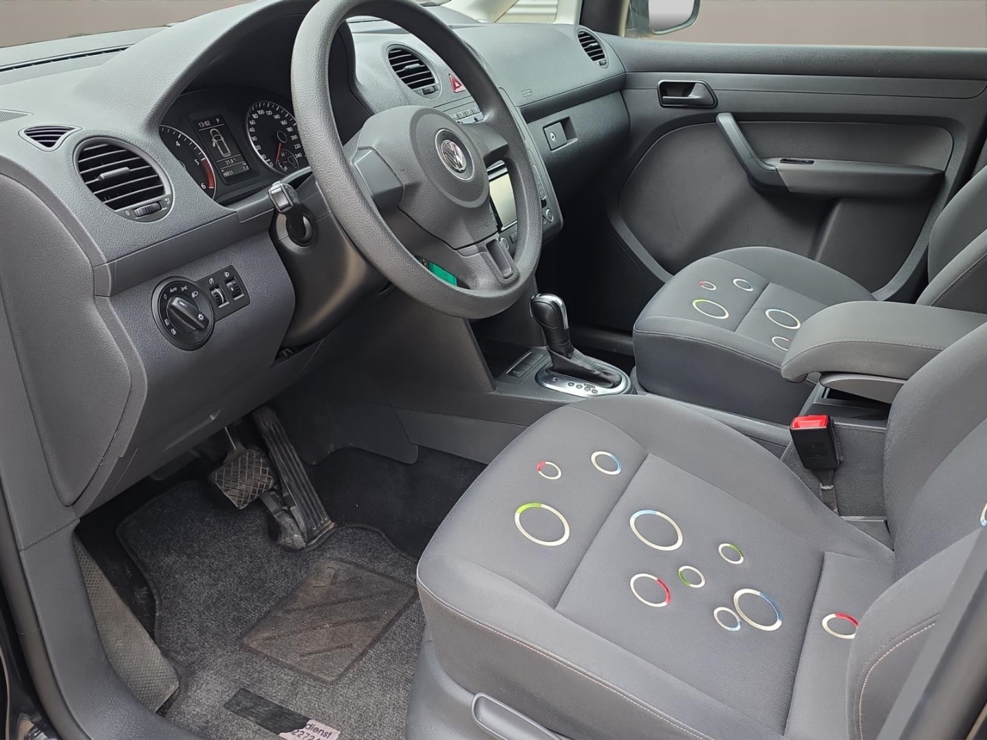 VW Caddy Roncalli 1.6 TDI DSG,Navi,Climatronic,Sitzh., deep black perleffekt (schwarz) – Bild 13