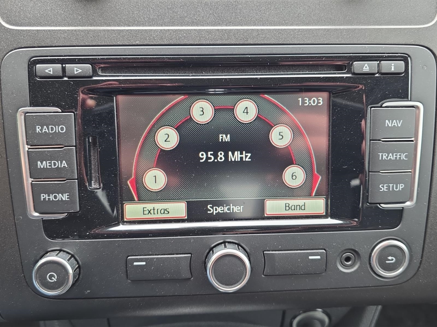 VW Caddy Roncalli 1.6 TDI DSG,Navi,Climatronic,Sitzh., deep black perleffekt (schwarz) – Bild 17