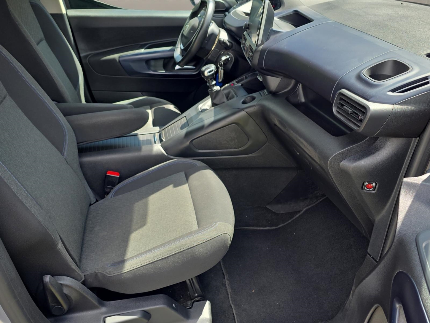 Peugeot Rifter Allure , AHK,Climatronic,Navi,R.Kamera,Tempomat,DAB, lack grau artense/typ aussenverkleidung metallic-lackierung – Bild 9