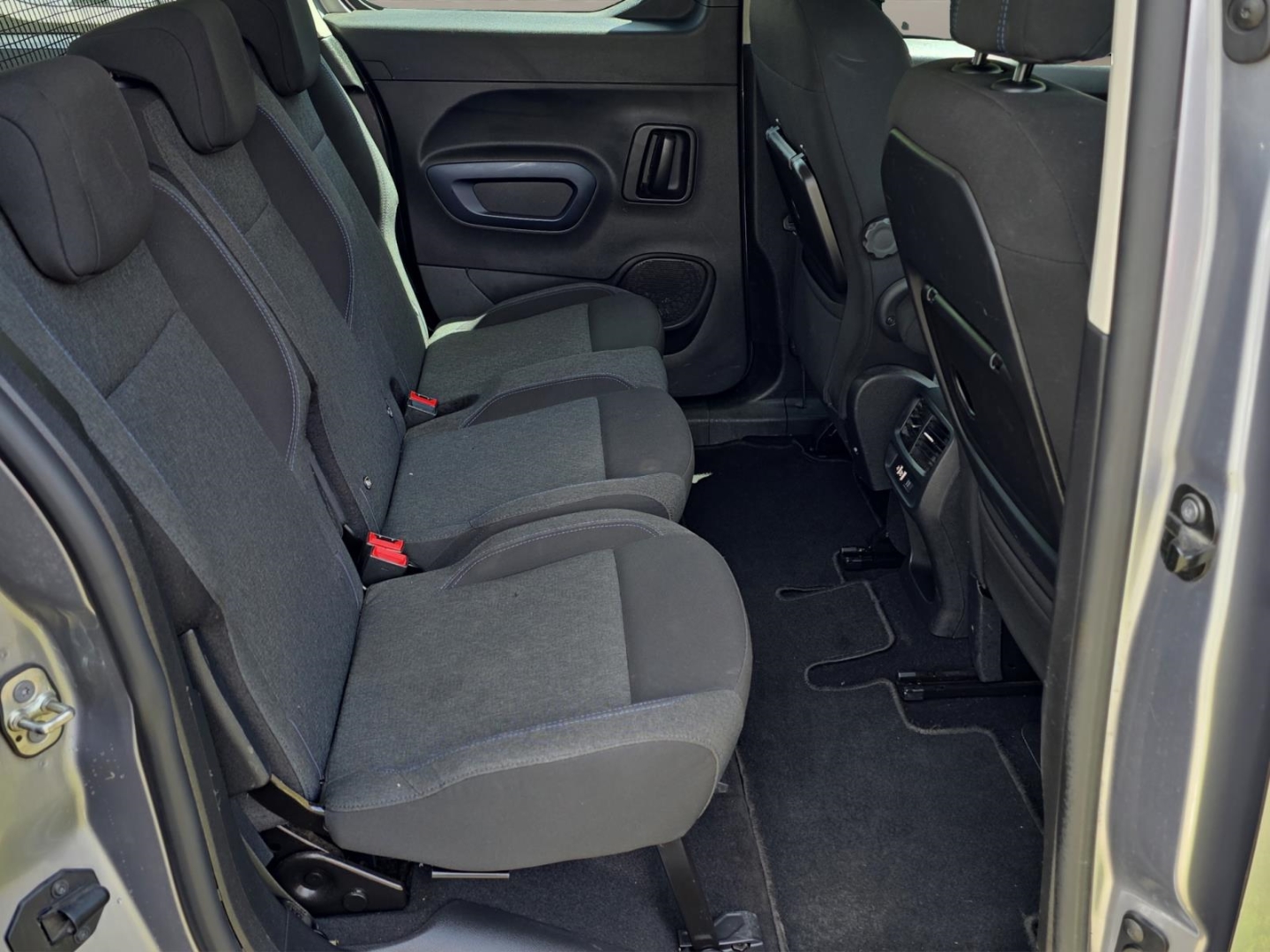Peugeot Rifter Allure , AHK,Climatronic,Navi,R.Kamera,Tempomat,DAB, lack grau artense/typ aussenverkleidung metallic-lackierung – Bild 10
