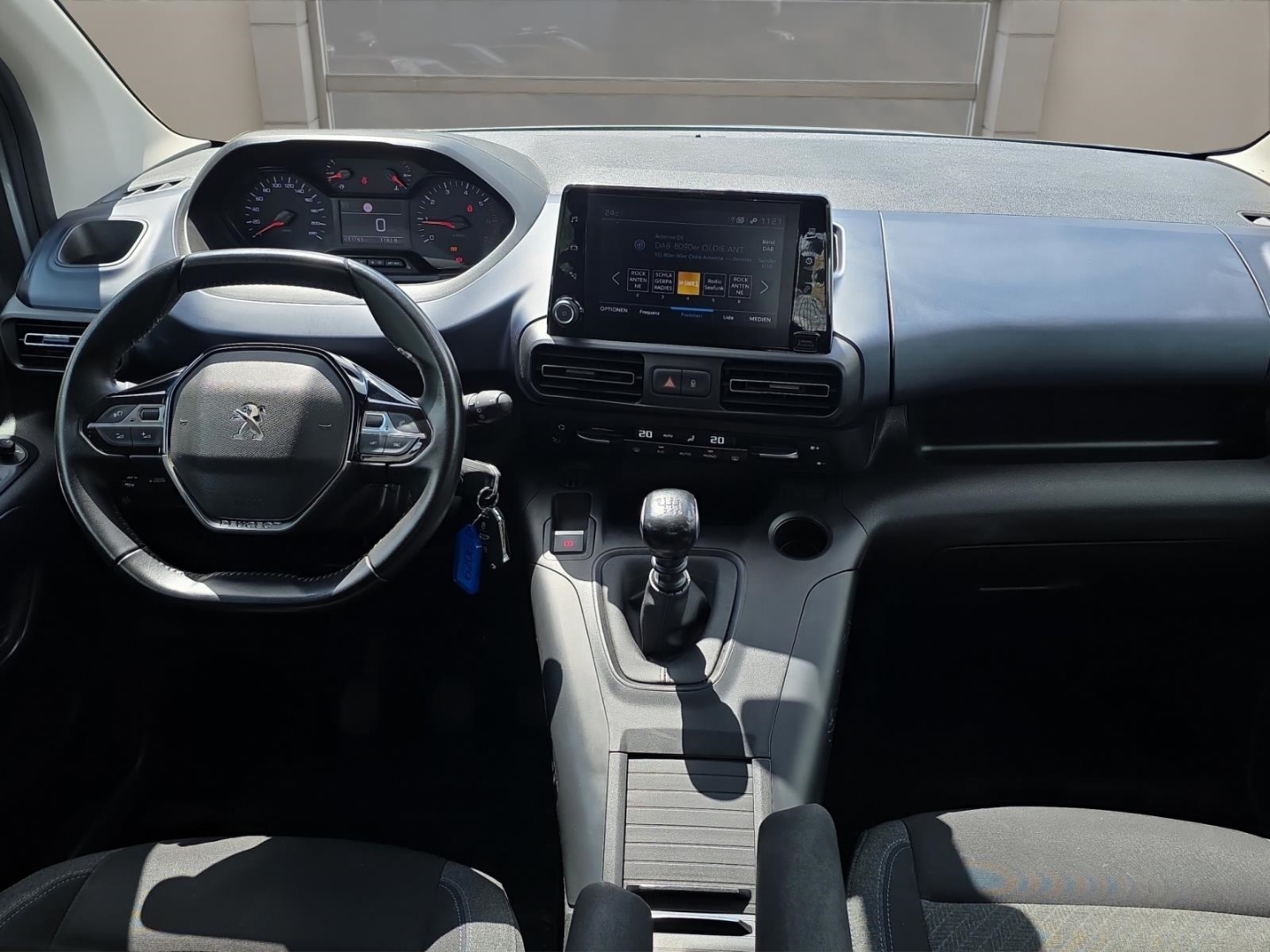 Peugeot Rifter Allure , AHK,Climatronic,Navi,R.Kamera,Tempomat,DAB, lack grau artense/typ aussenverkleidung metallic-lackierung – Bild 11