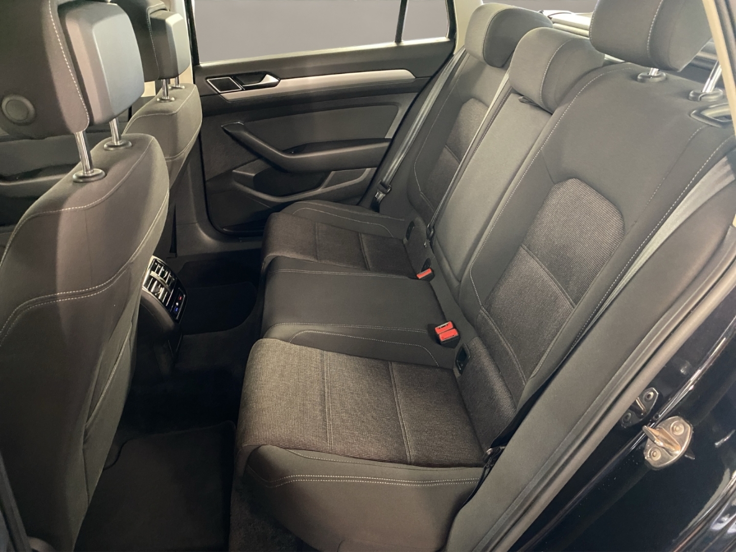 VW Passat 2.0 TDI DSG,Navi, ACC,Tempomat,Climatronic,Sitzheizung, deep black perleffekt (schwarz) – Bild 12