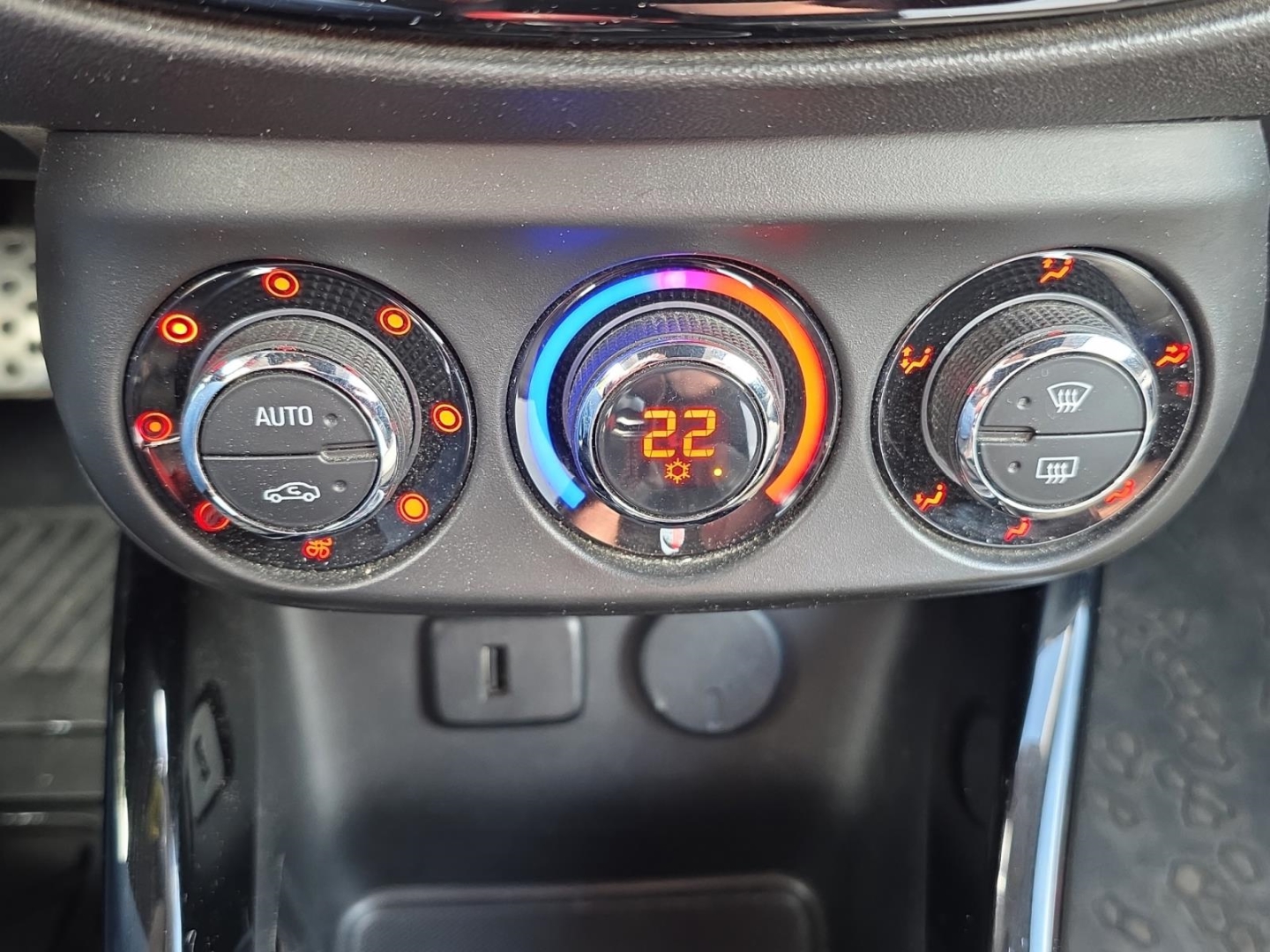 Opel Adam Rocks S 1.4 Turbo,Climatronic,Sitzh.,PDC,CarPlay, fire red (uni) (rot) – Bild 17