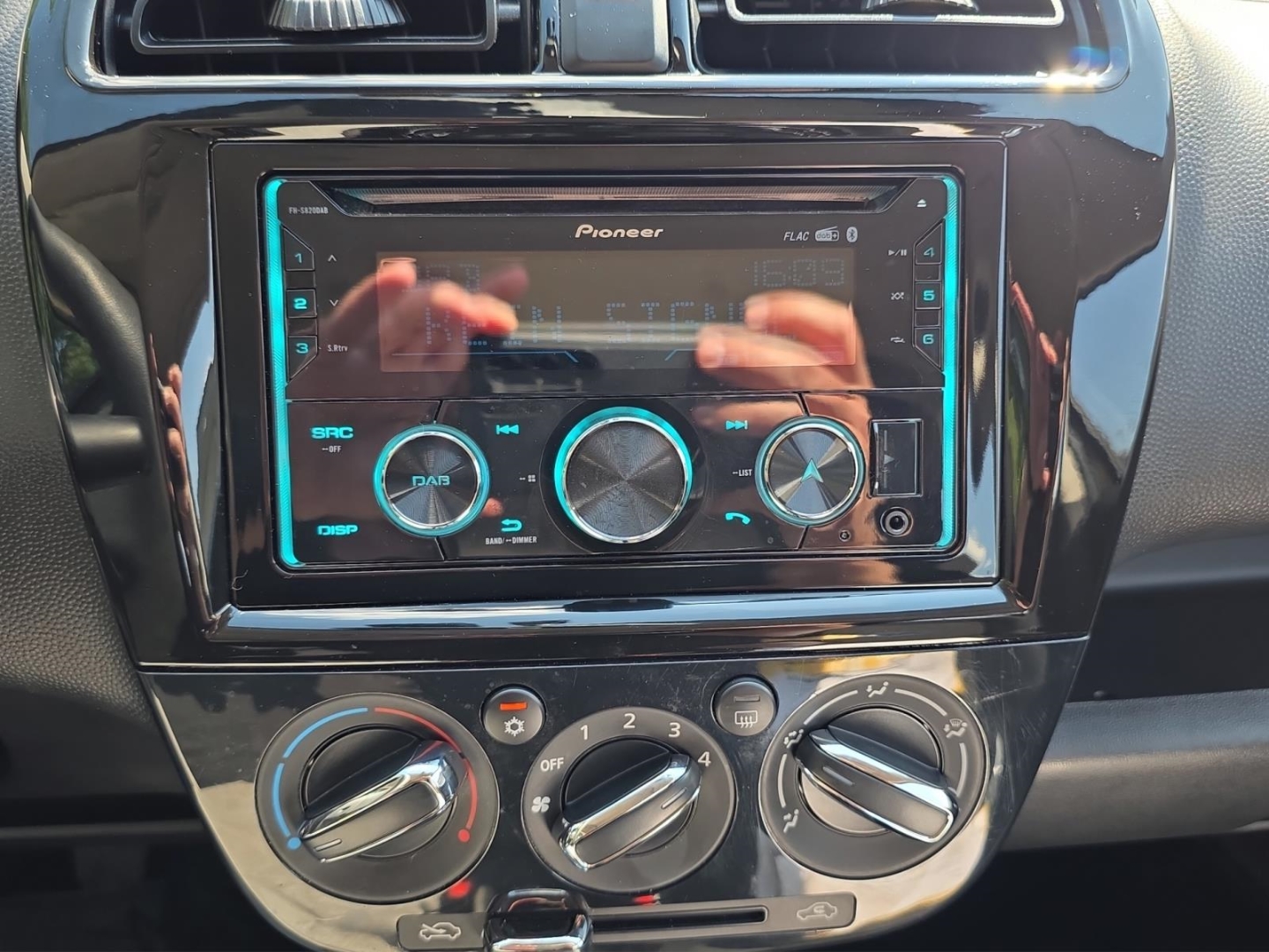 Mitsubishi Space Star 1.2, Klima, DAB-Radio, Abstandswarner, Berganfahrassistent, citrin-gelb (m) – Bild 16