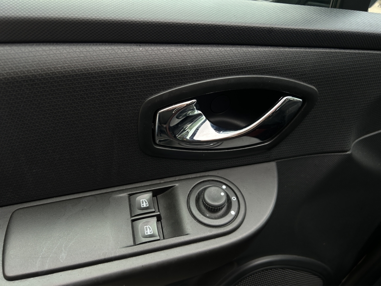 Renault Clio IV Dynamique, Navi, Klima, Tempomat, CarPlay, sternen-schwarz – Bild 10