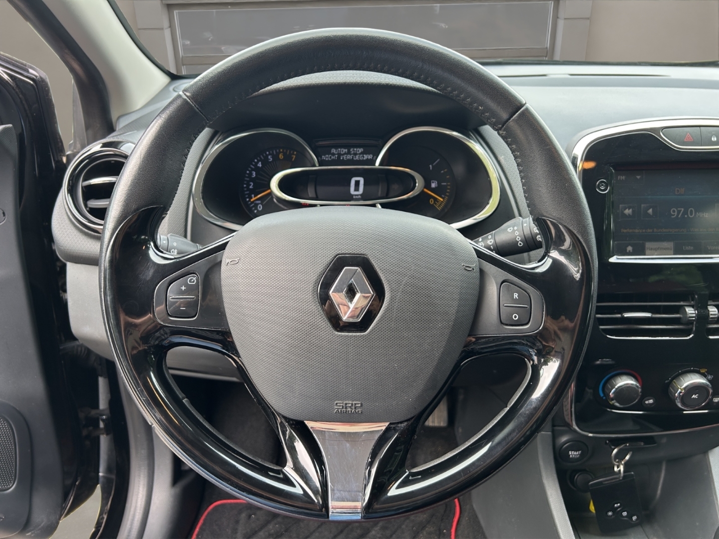 Renault Clio IV Dynamique, Navi, Klima, Tempomat, CarPlay, sternen-schwarz – Bild 12