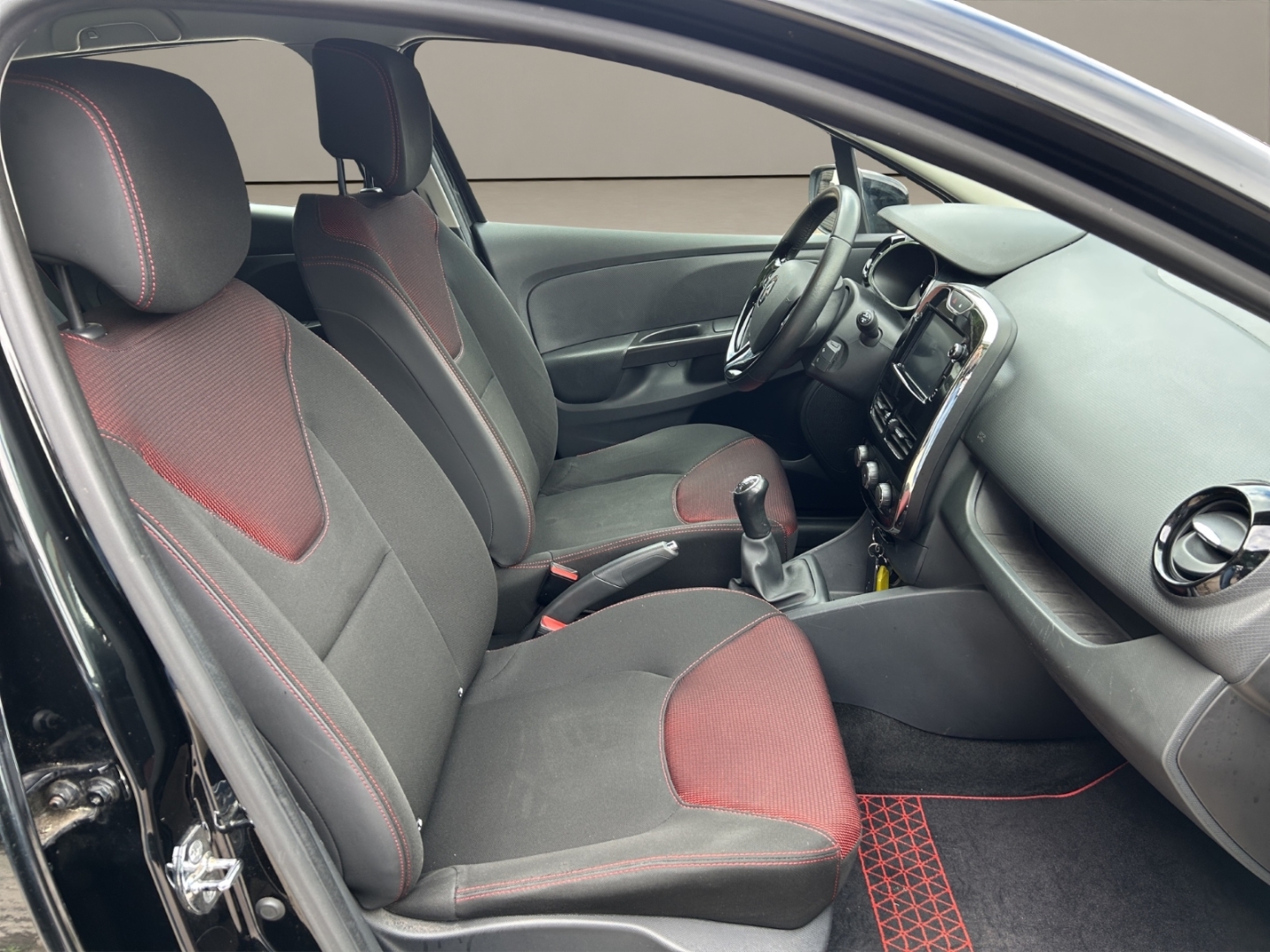 Renault Clio IV Dynamique, Navi, Klima, Tempomat, CarPlay, sternen-schwarz – Bild 15
