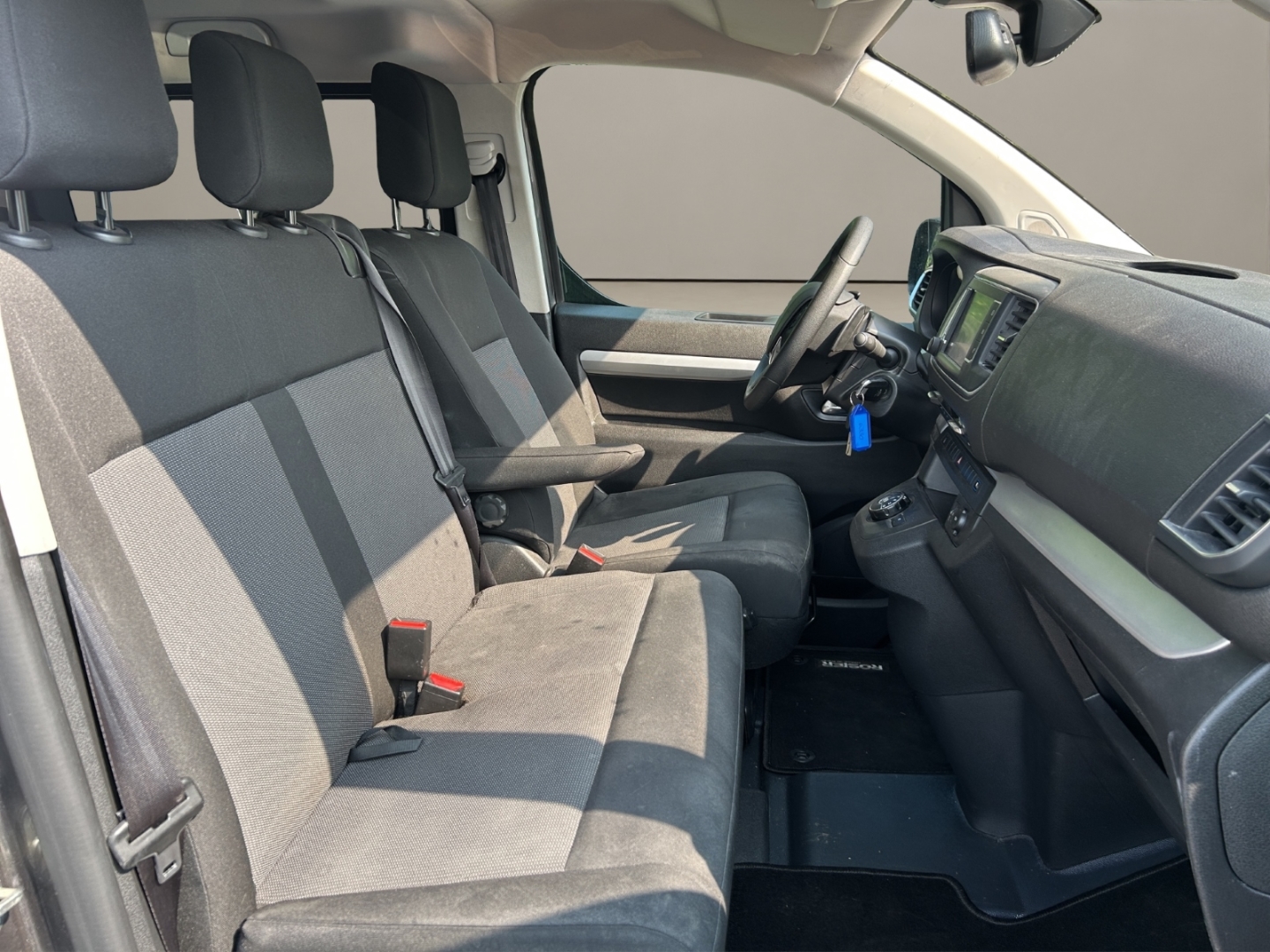 Peugeot Traveller Business,Climatronic,AHK,R.Kamera,Tempomat,Parksensoren, lackierung platinium-grau/typ aussenverkleidung lackiert – Bild 14