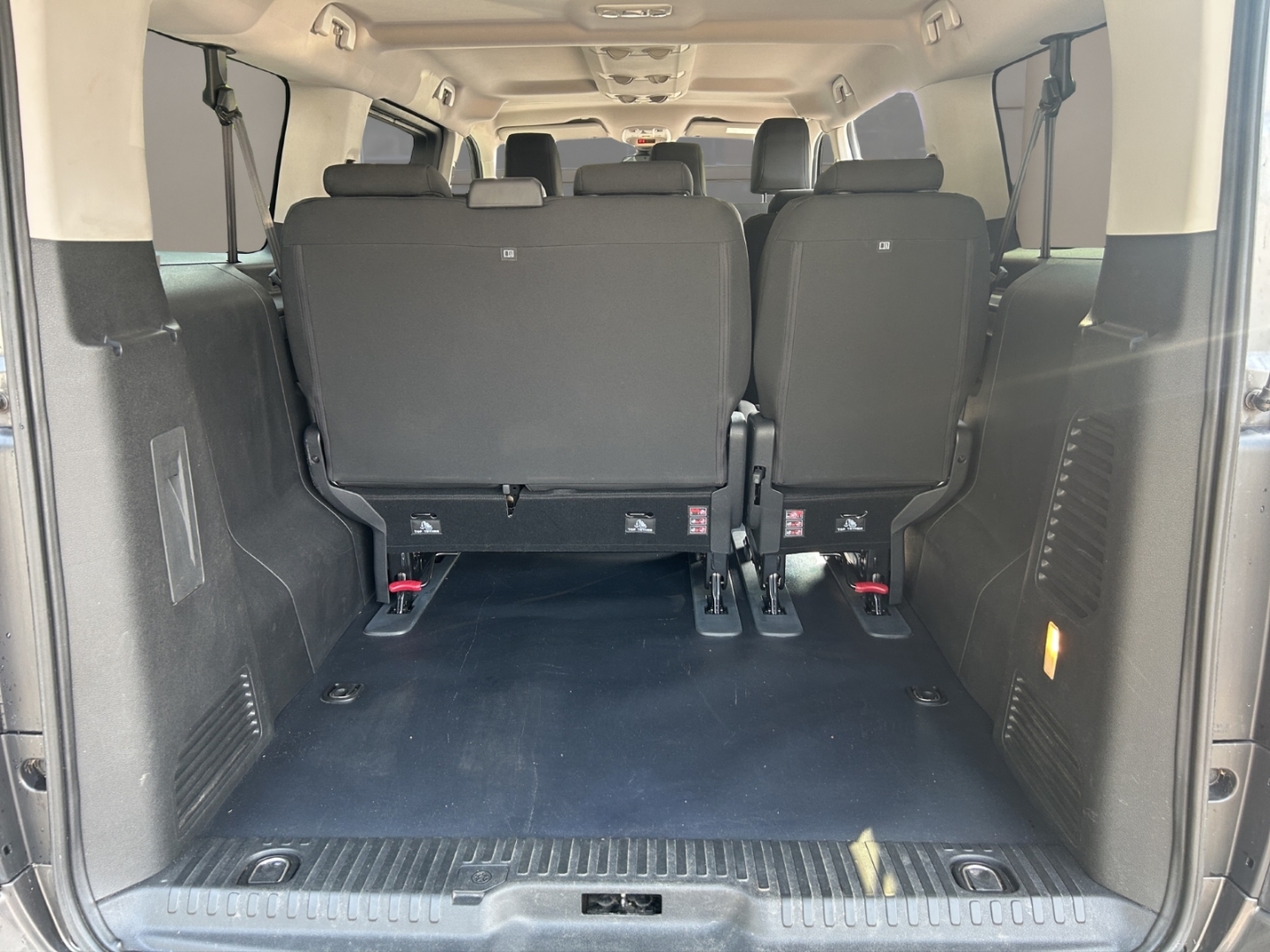 Peugeot Traveller Business,Climatronic,AHK,R.Kamera,Tempomat,Parksensoren, lackierung platinium-grau/typ aussenverkleidung lackiert – Bild 16