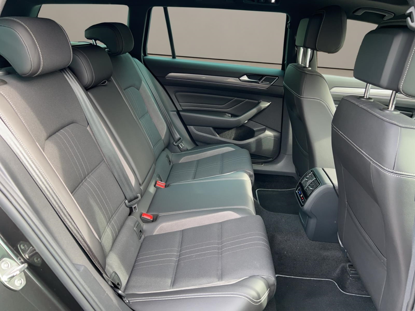 VW Passat Alltrack DSG 4Motion,AHK,Standheizung,Panorama, mangangrau metallic – Bild 16