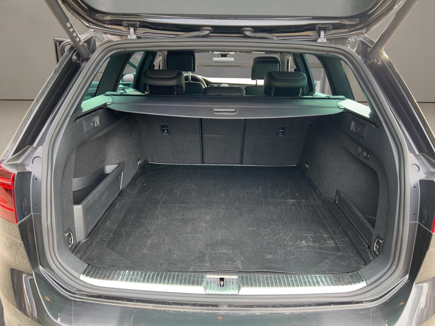 VW Passat Alltrack DSG 4Motion,AHK,Standheizung,Panorama, mangangrau metallic – Bild 17