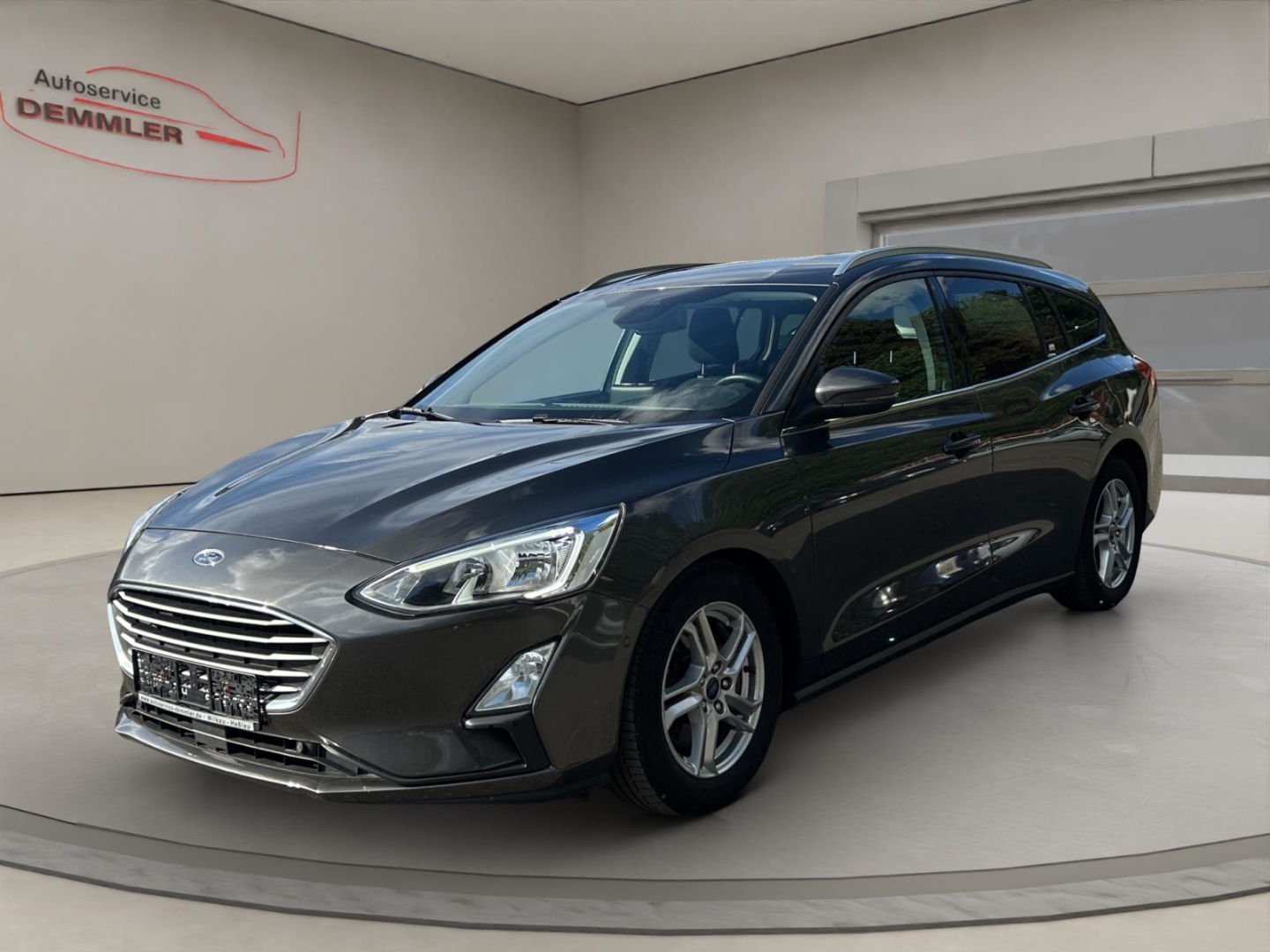 Ford Focus Klima ,AHK ,Winterpaket ,Navi, R.-Kamera, magnetic-grau (metallic)