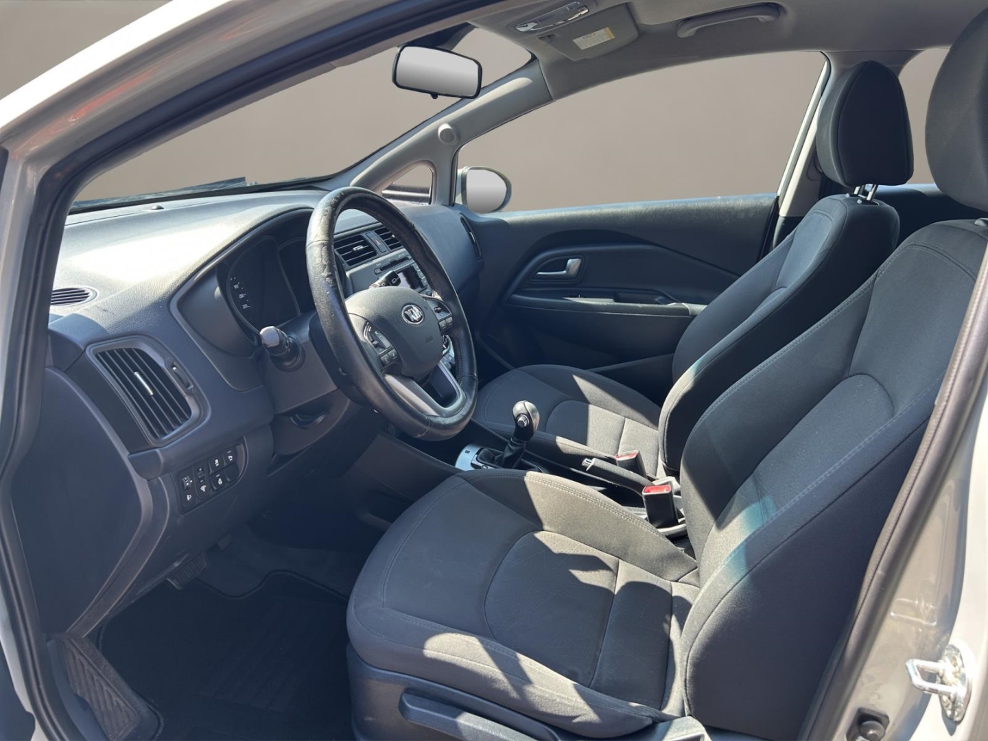 Kia Rio Spirit,Einparkhilfe,Lenkradheizung, Klimaanlage, fresh beige met. – Bild 9