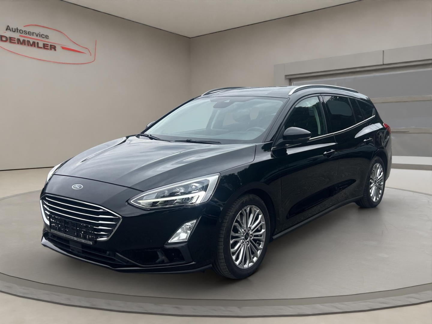 Ford Focus Titanium,LED,AHK,Navi,Tempomat,Winter-P., Klima,R.-Kamera, iridium-schwarz metallic